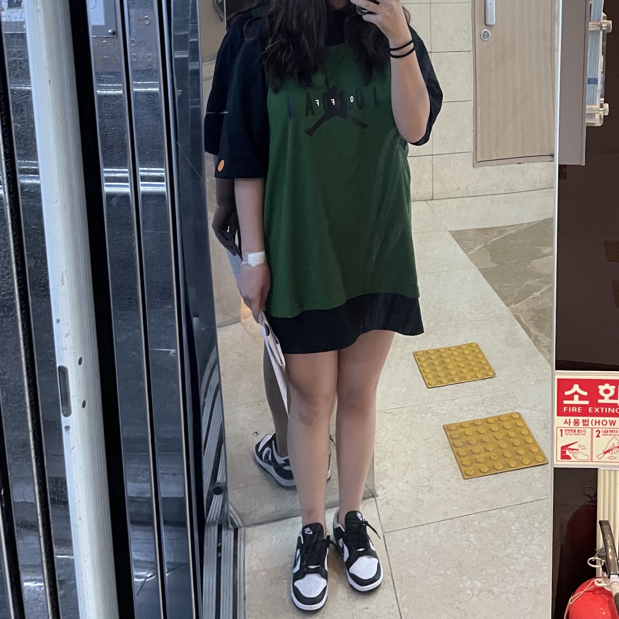 Jordan x Off-White S/S Top Forest Green Black - Asia, (W) Nike Dunk Low Essential Black Paisley 착용 스타일