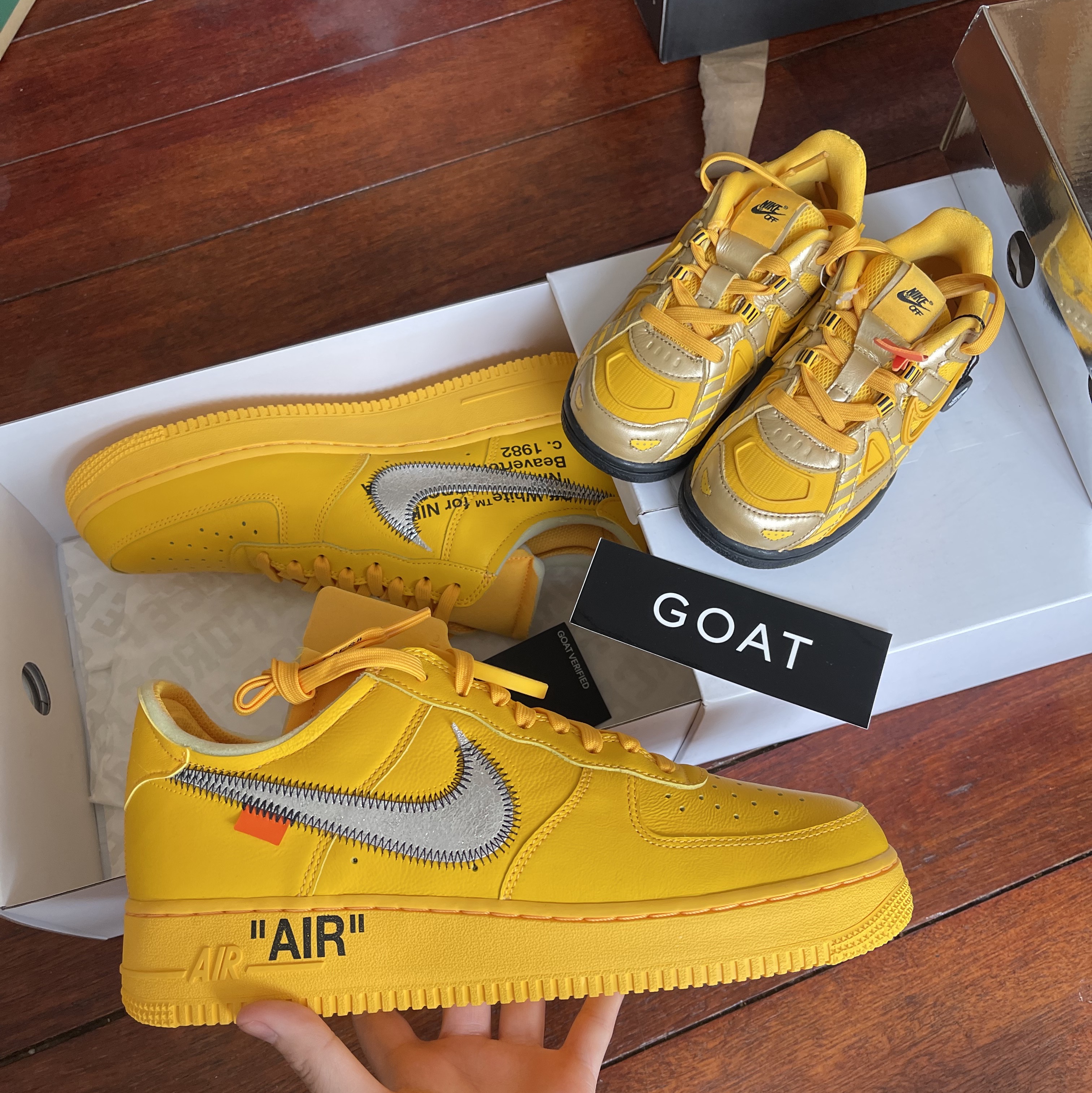 Nike x Off-White Air Force 1 '07 University Gold 착용 스타일