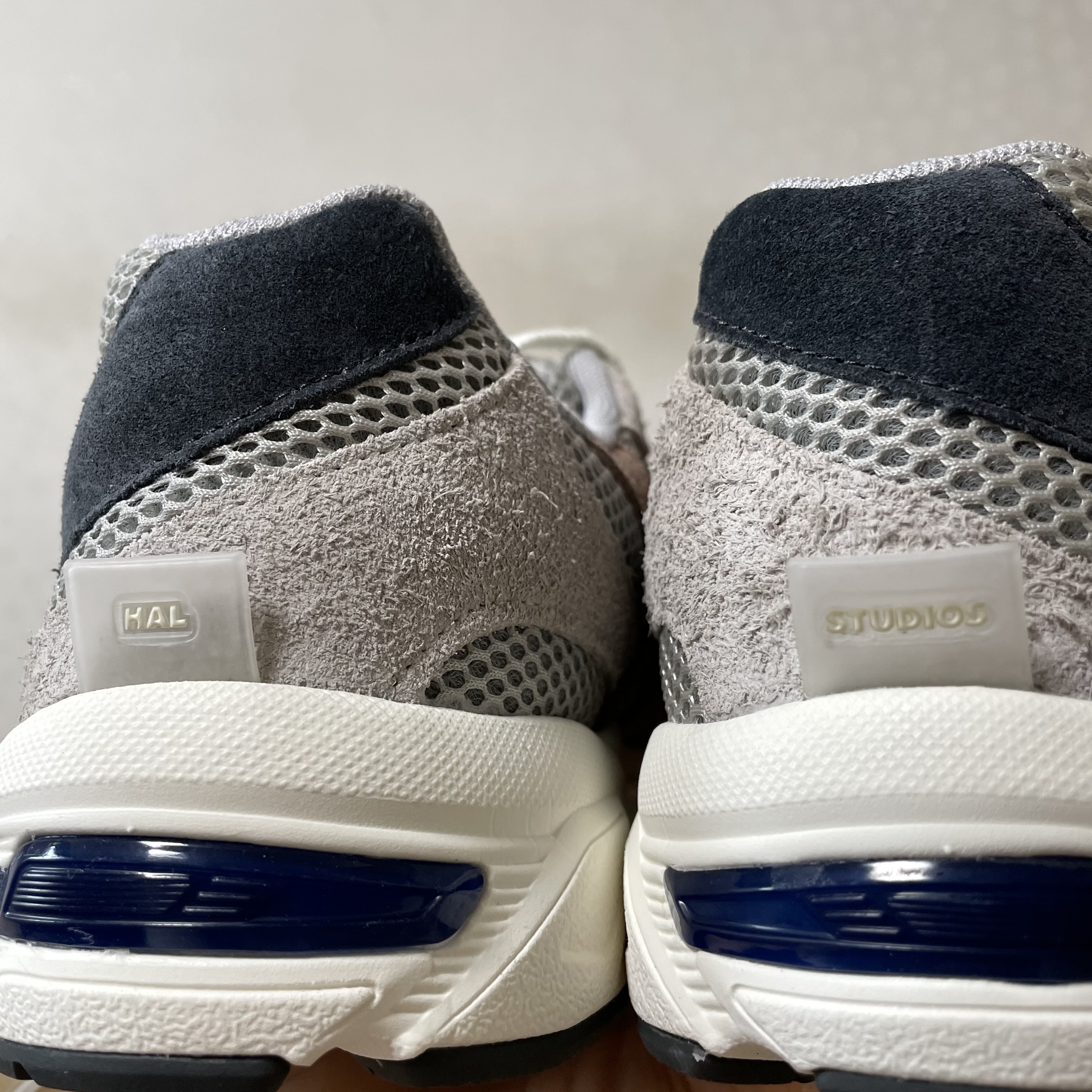 Asics x Hal Studios Gel-1130 Smoke Grey 착용 스타일 - 3