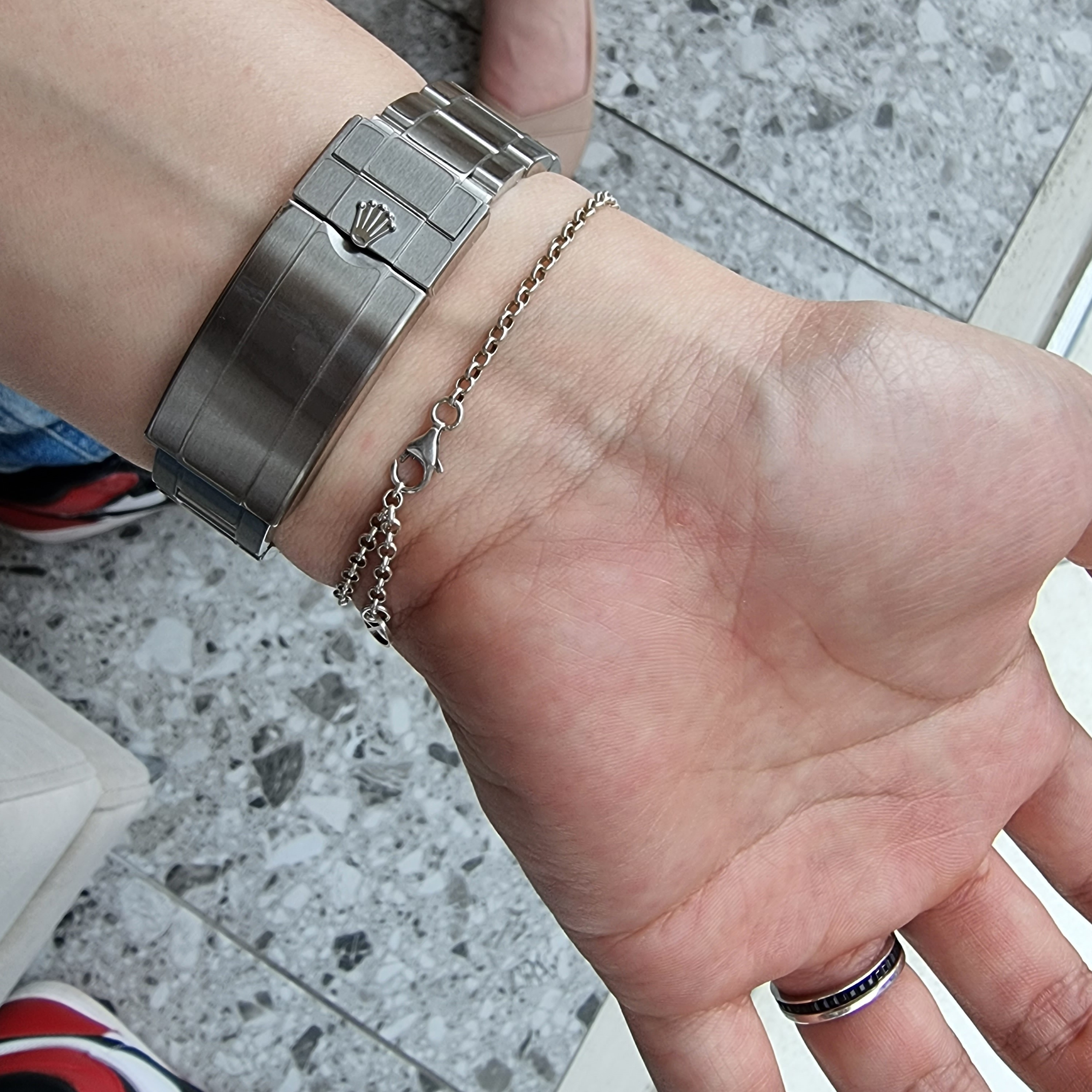Rolex Submariner Date 41mm 126610LN Black Oyster, Peaceminusone Daisy Bracelet #1 Silver 착용 스타일 - 2