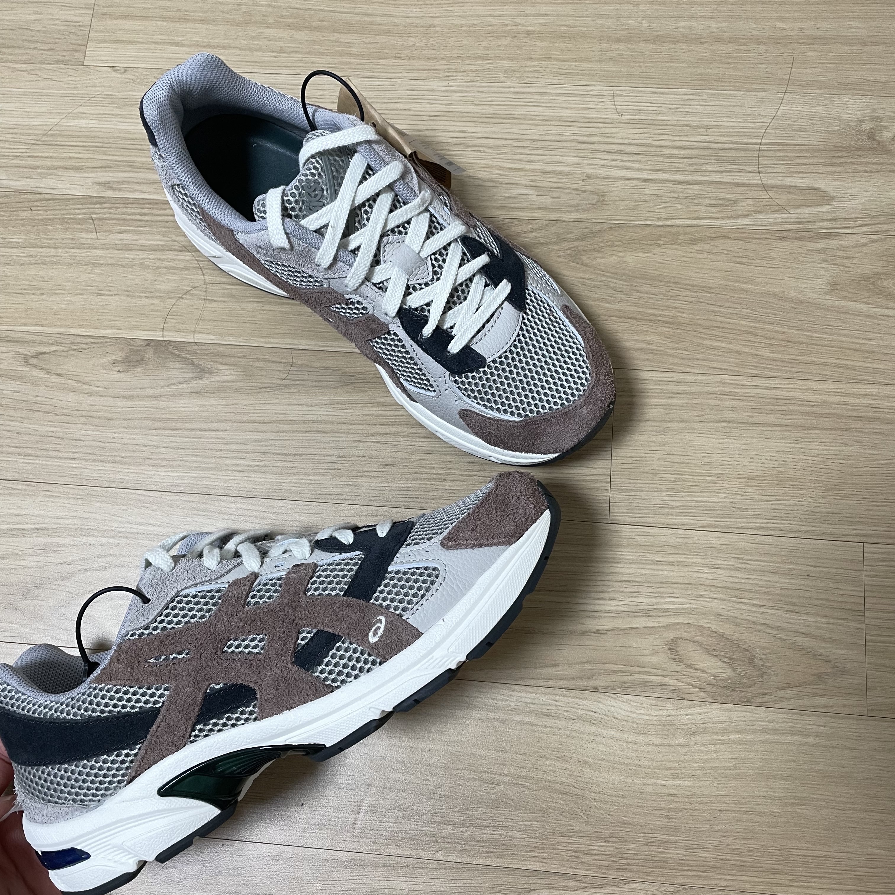 Asics x Hal Studios Gel-1130 Smoke Grey 착용 스타일 - 2