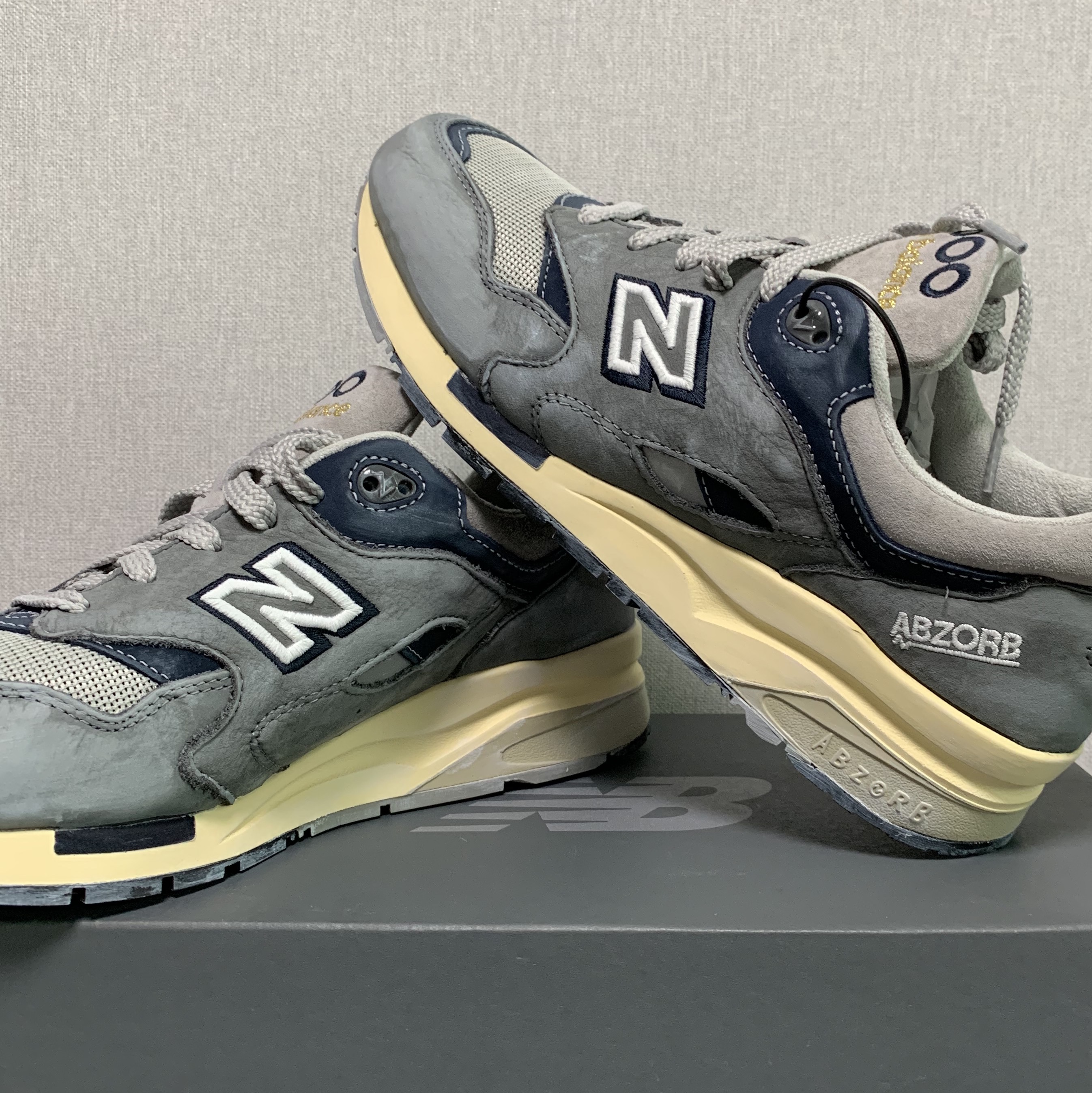 New Balance 1600 Premium Vintage Grey 착용 스타일 - 2