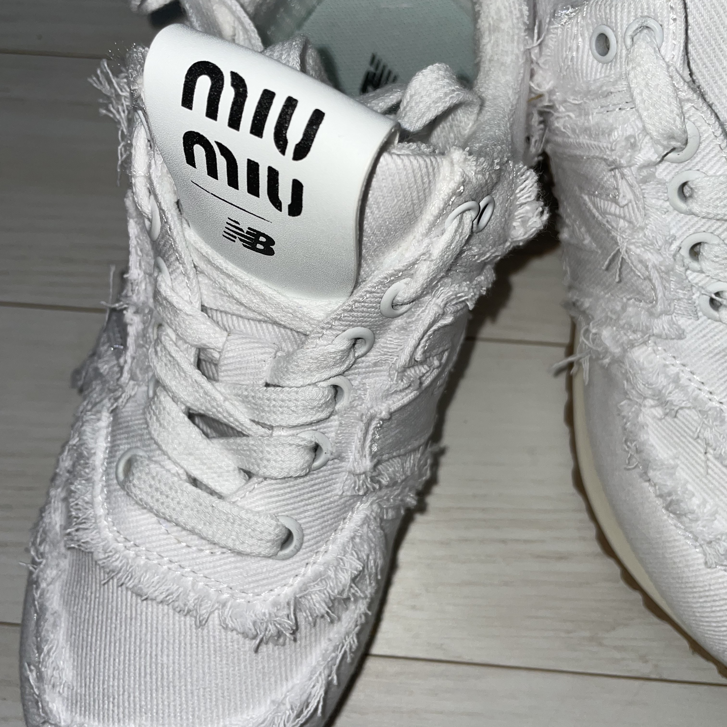 (W) New Balance x Miu Miu 574 Denim White 착용 스타일