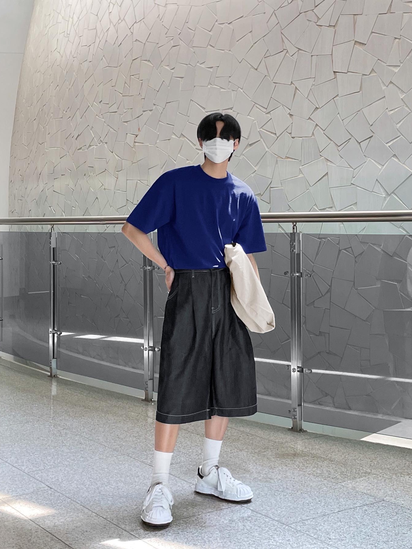Maison Mihara Yasuhiro Blakey OG Sole Leather Low-top Sneakers White 착용 스타일 - 3