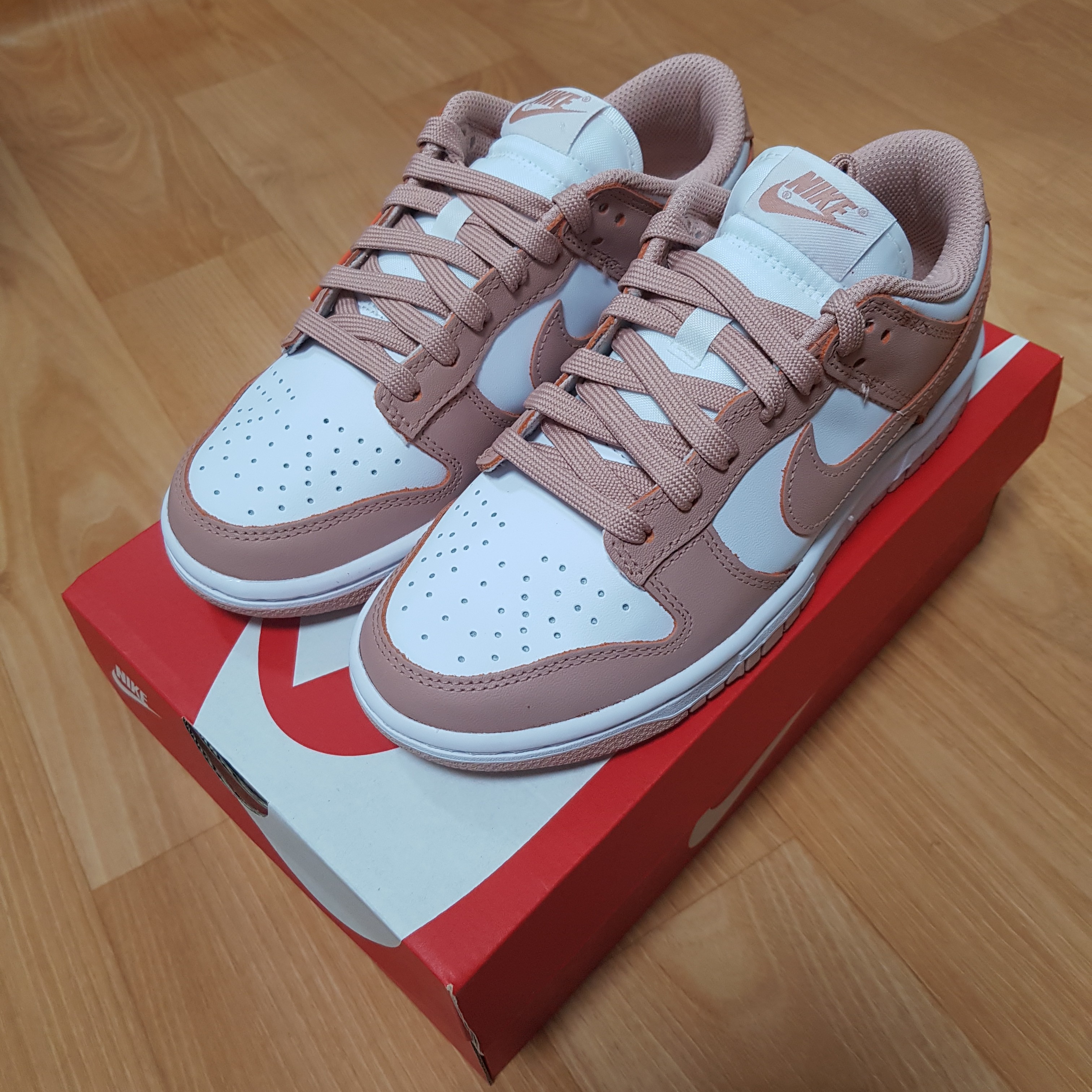 (W) Nike Dunk Low Rose Whisper 착용 스타일 - 1