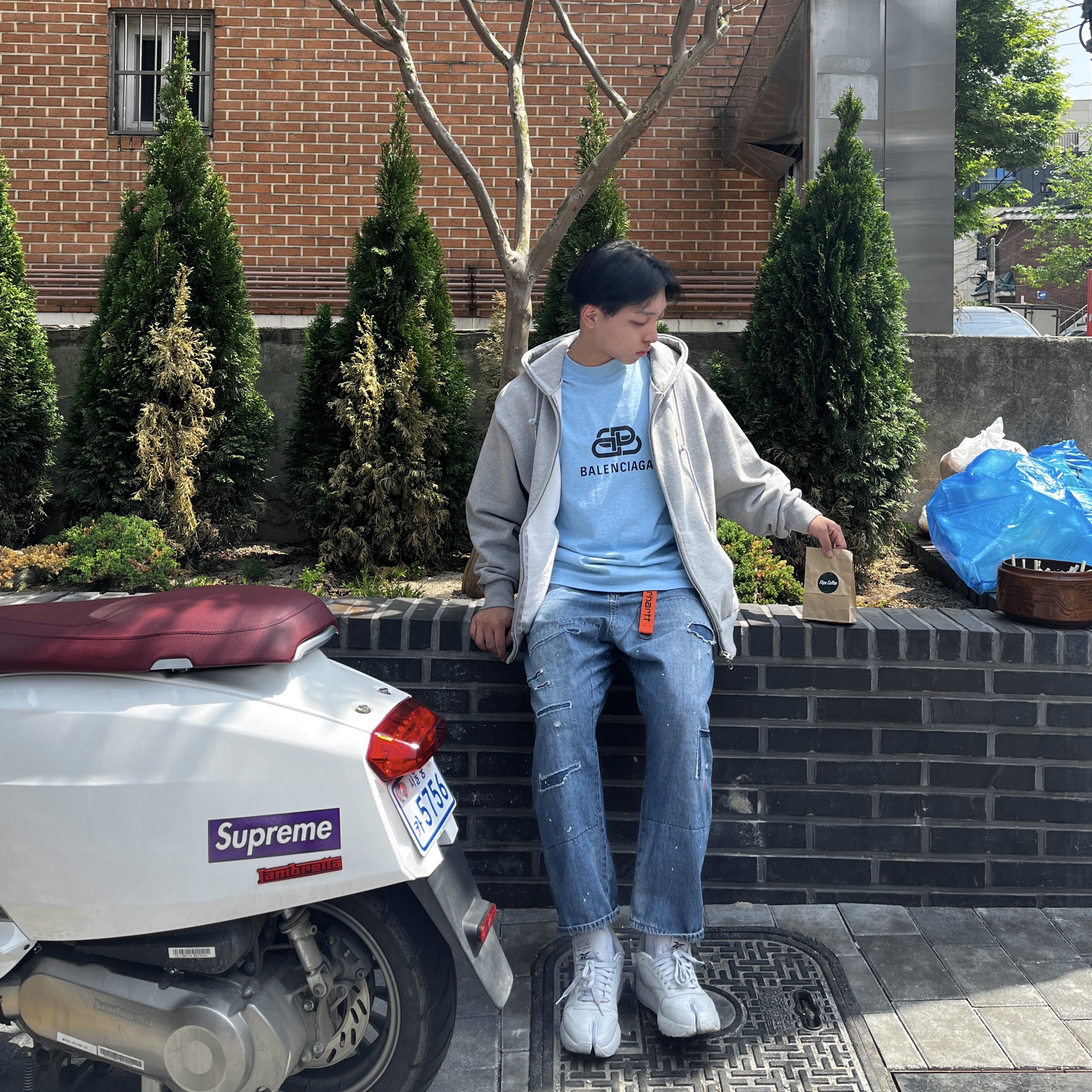 Reebok x Maison Margiela Classic Leather Tabi Shoes Grey 착용 스타일