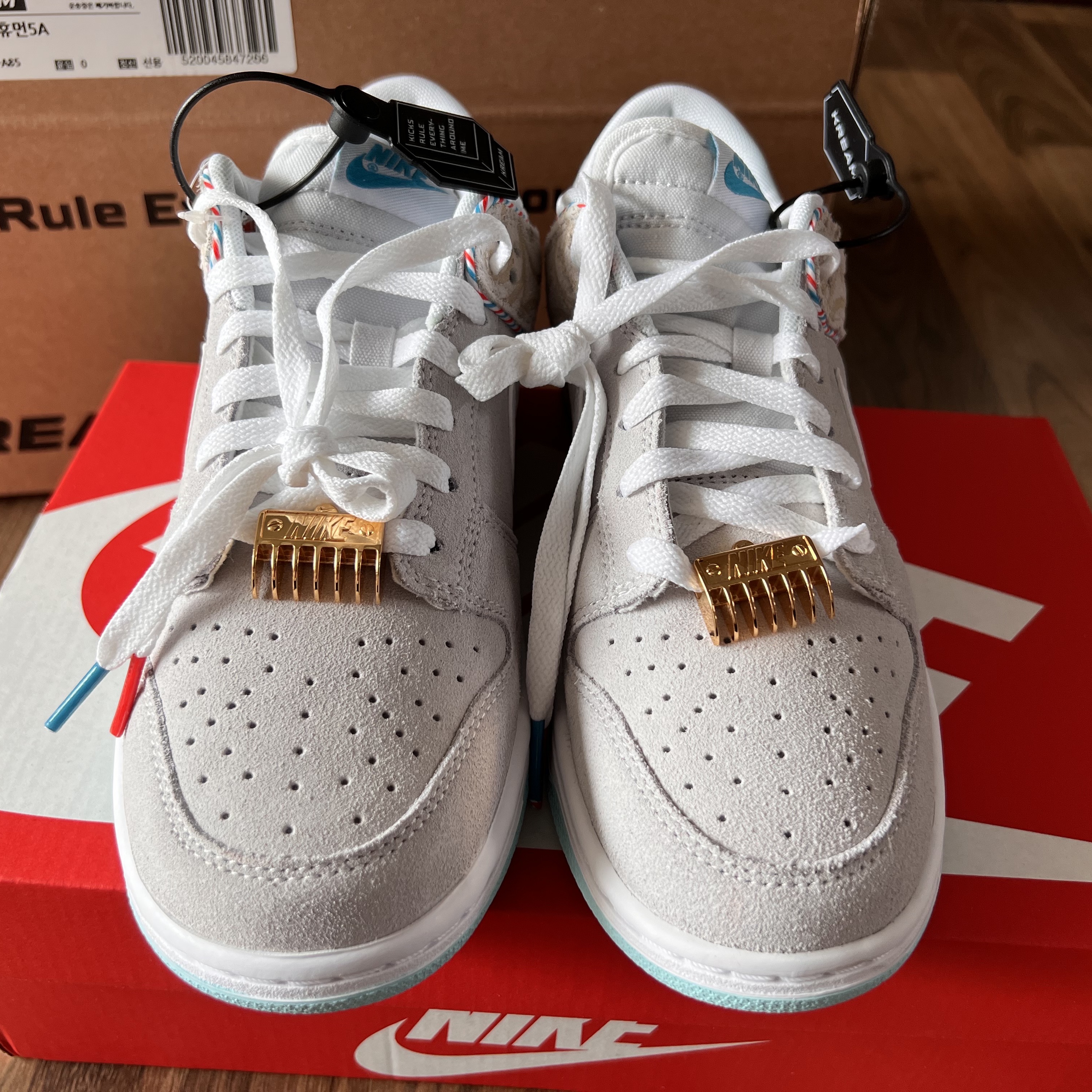 Nike Dunk Low Retro SE Barber Shop Grey 착용 스타일