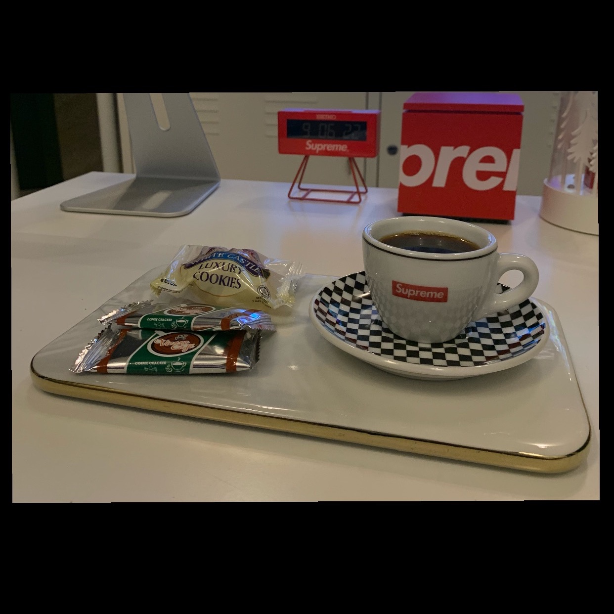 Supreme x IPA Porcellane Aosta Espresso Set Black (Set of 2) 착용 스타일