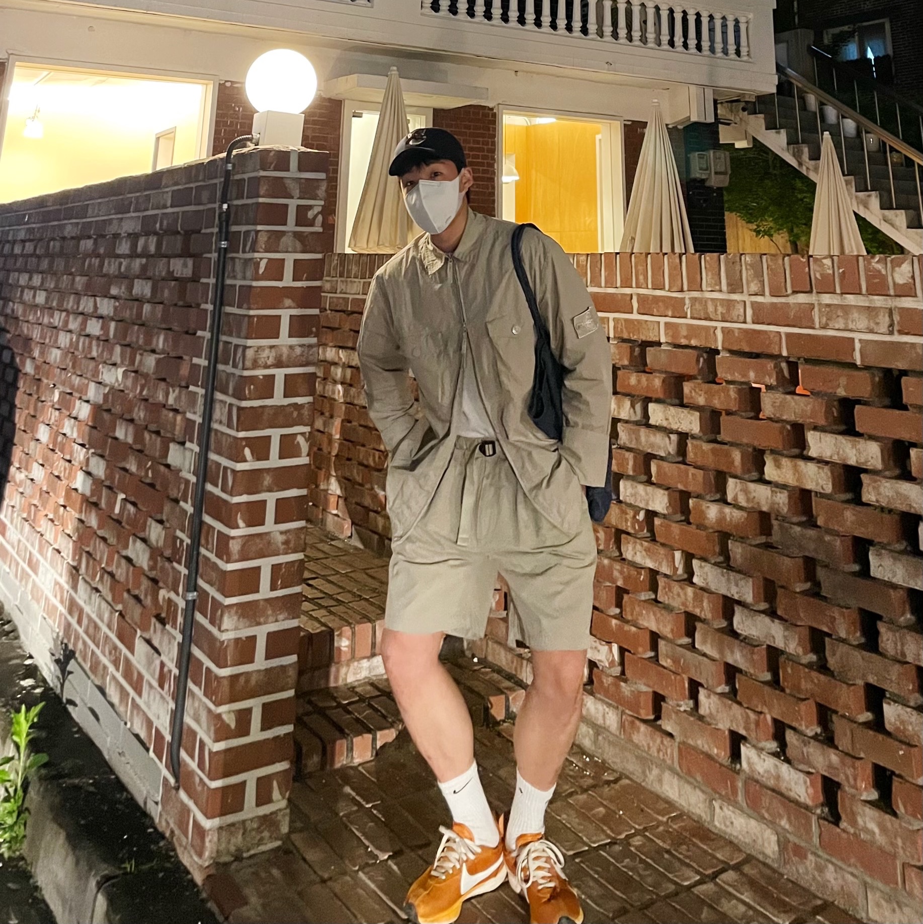 Nike Moon Racer Monarch, A.P.C. Daniela Shopping Bag Indigo 착용 스타일 - 1