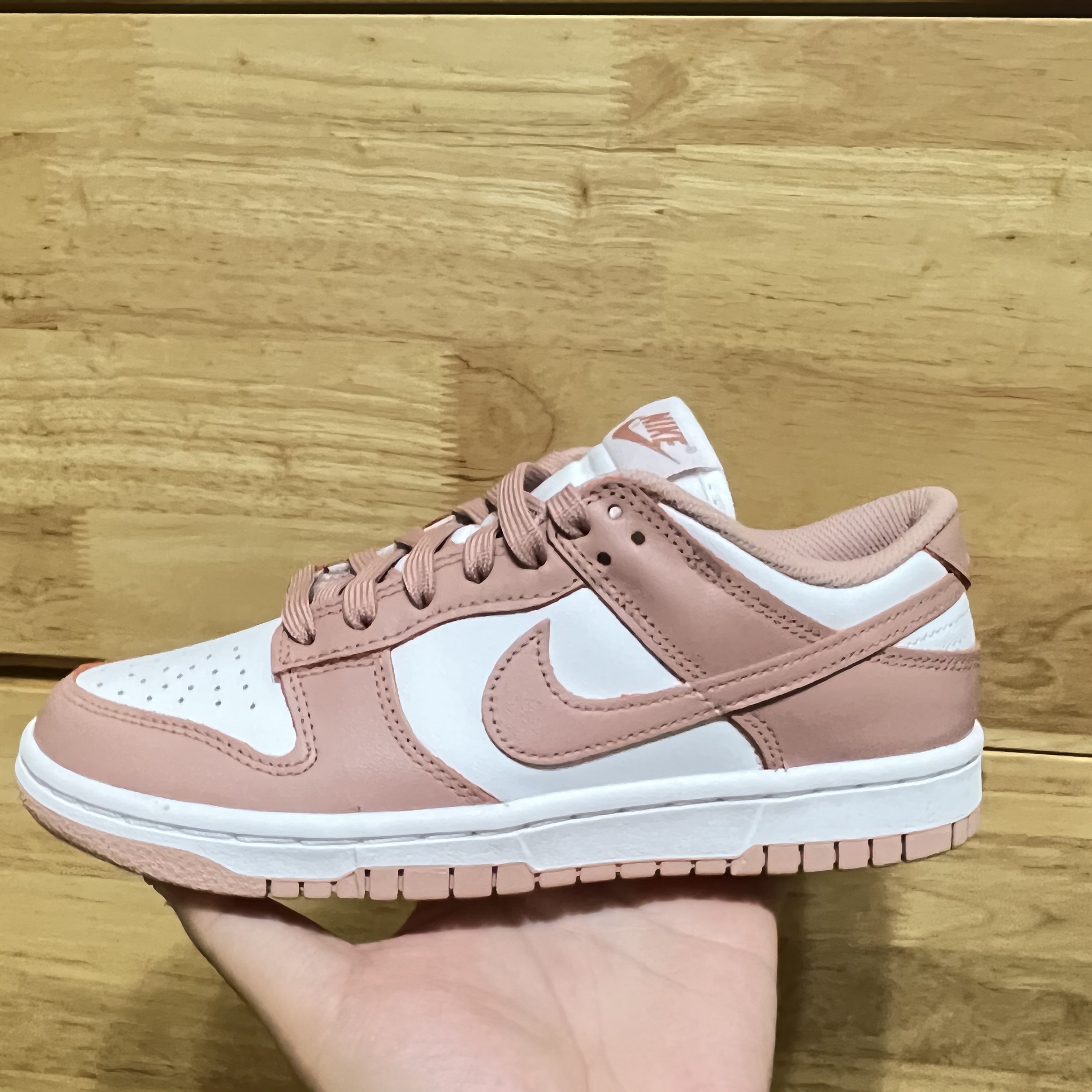 (W) Nike Dunk Low Rose Whisper 착용 스타일 - 1