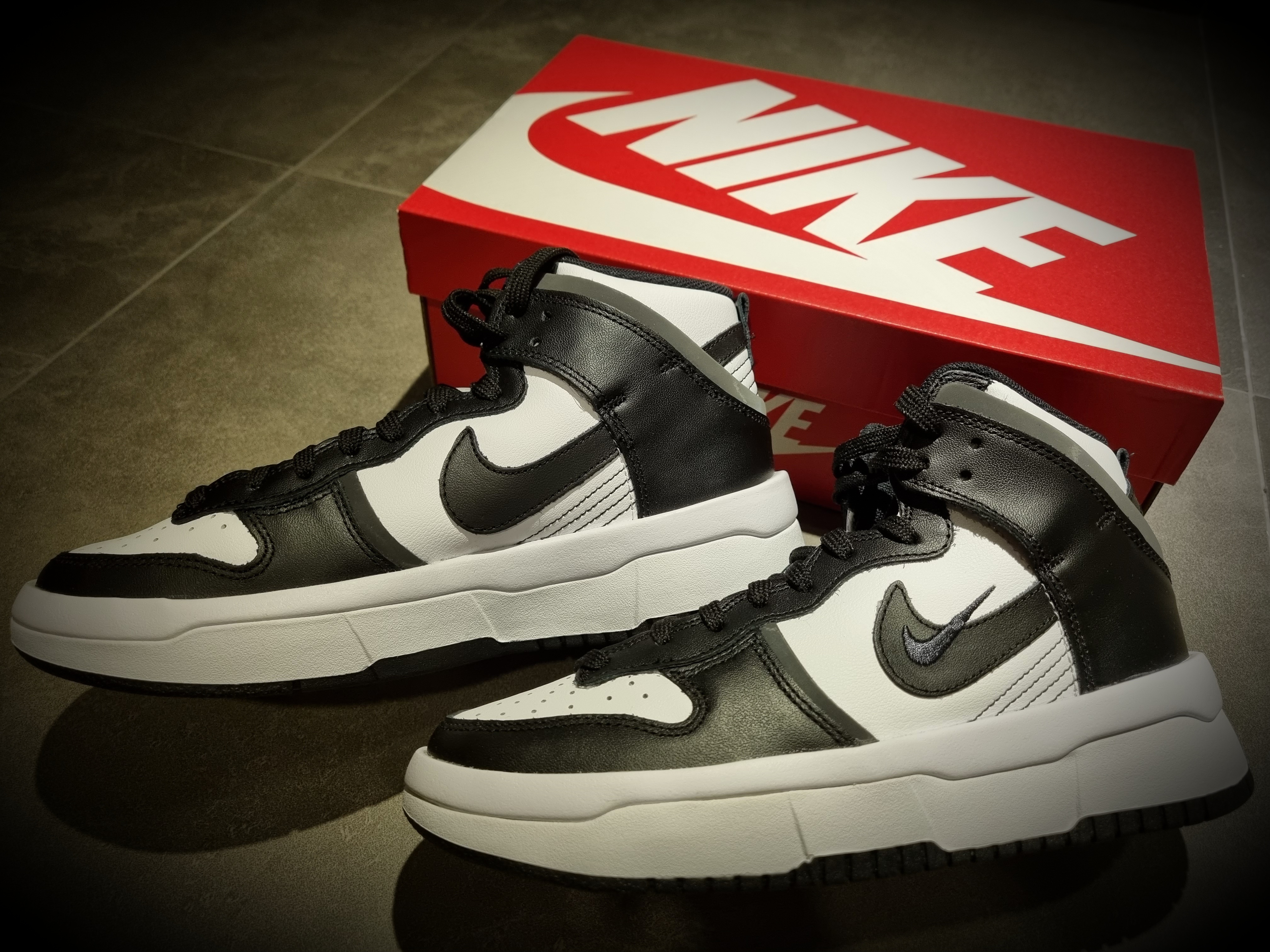 (W) Nike Dunk High Up Black and White 착용 스타일 - 3