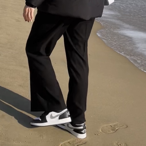 (GS) Jordan 1 Low Black Particle Grey 착용 스타일 - 1