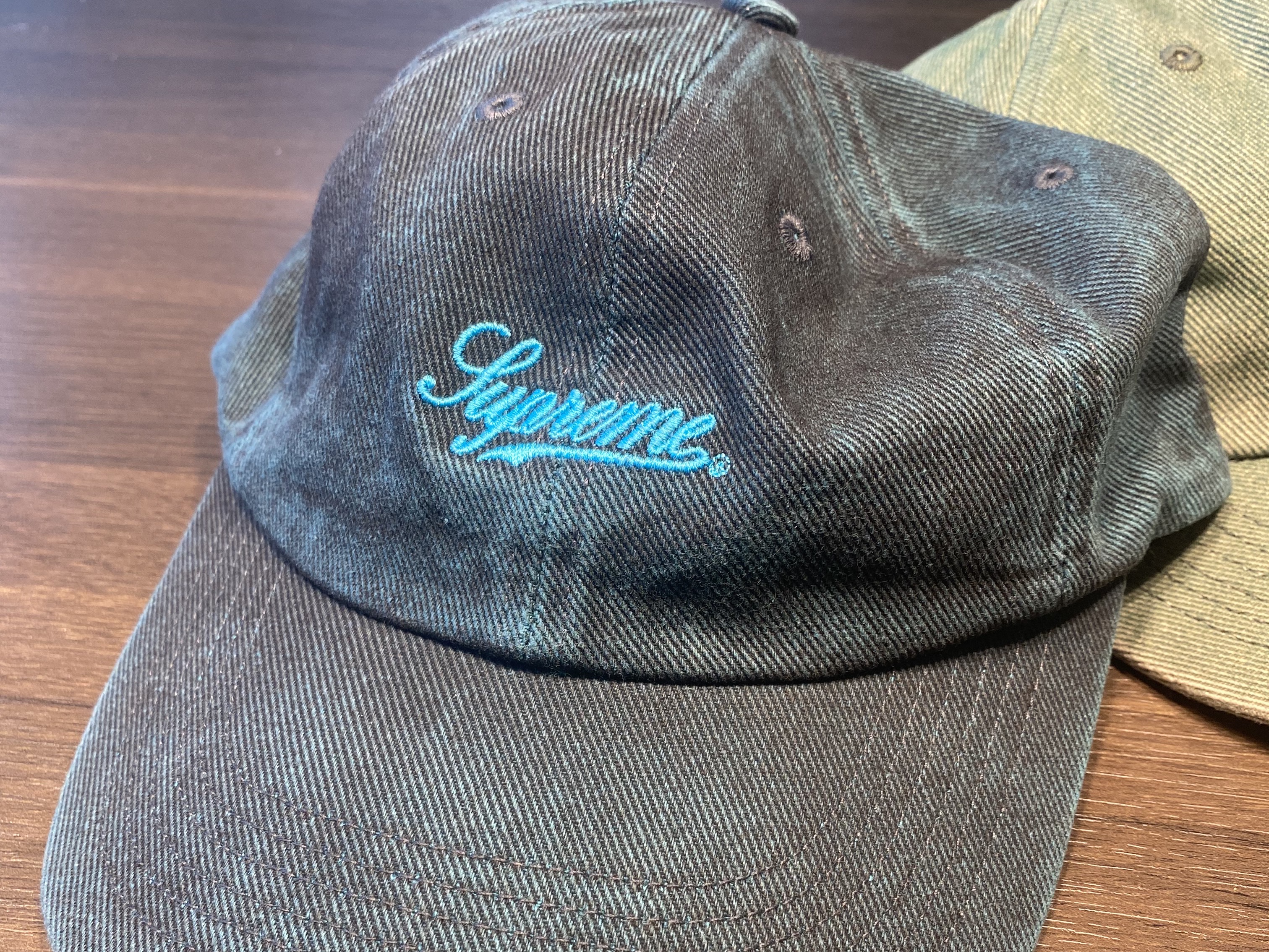 Supreme Washed Twill 6-Panel Blue - 22SS, Supreme Washed Twill 6-Panel Green - 22SS 착용 스타일 - 2