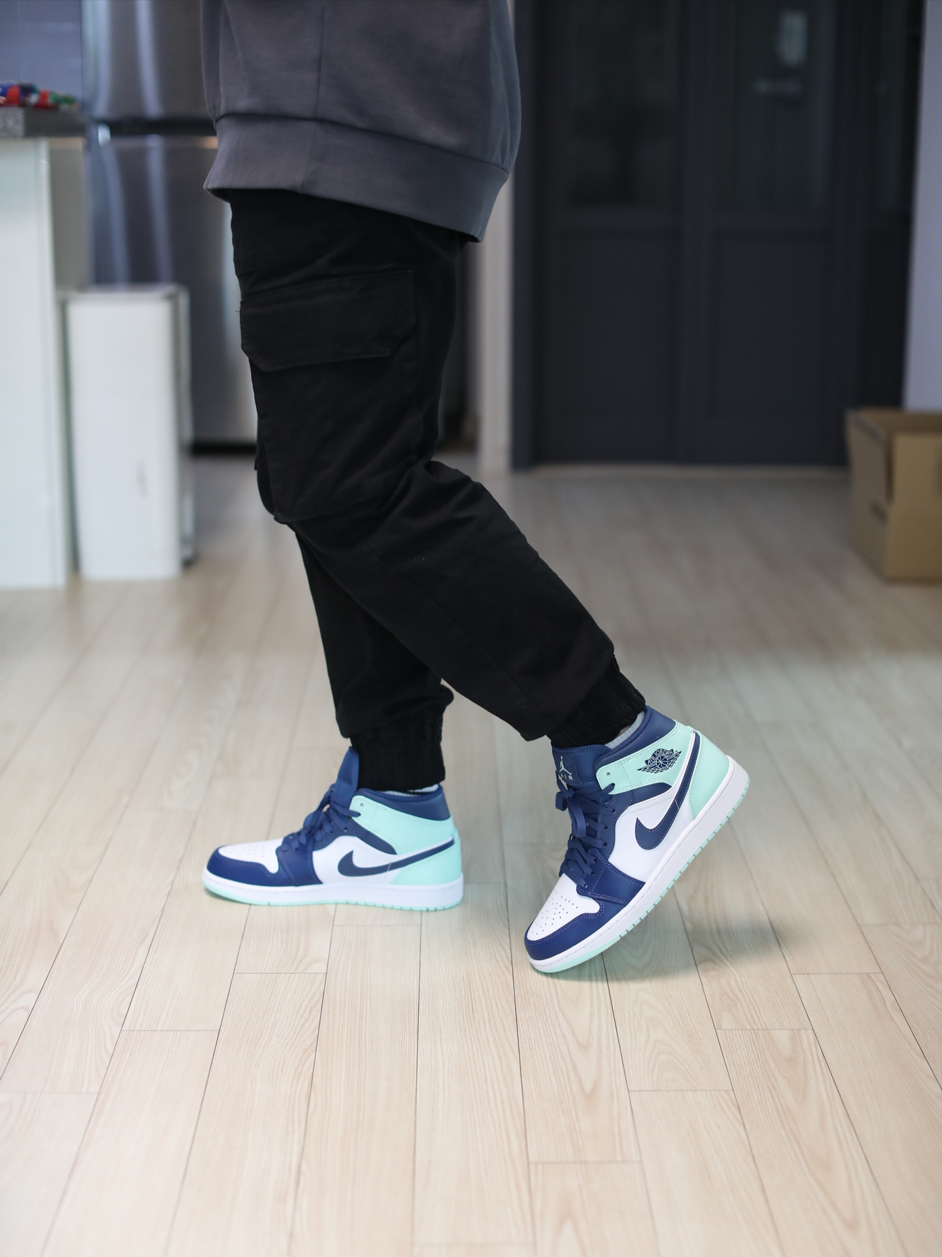 Jordan 1 Mid Blue Mint 착용 스타일 - 2