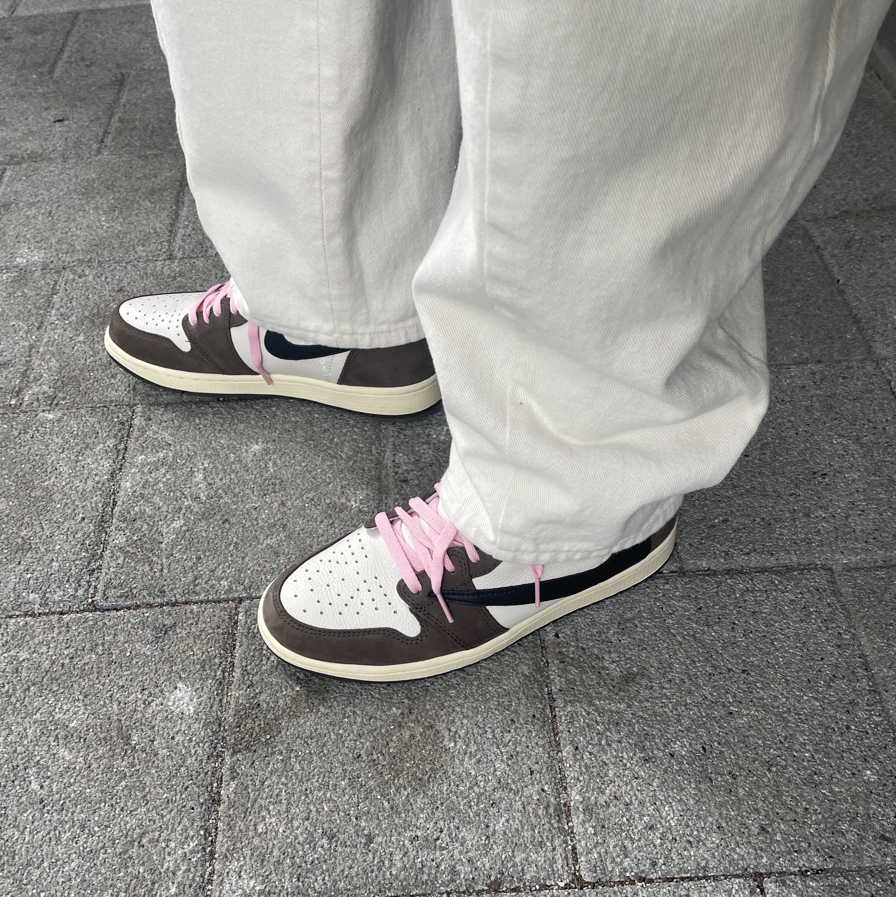Jordan 1 x Travis Scott Retro High OG SP Mocha 착용 스타일