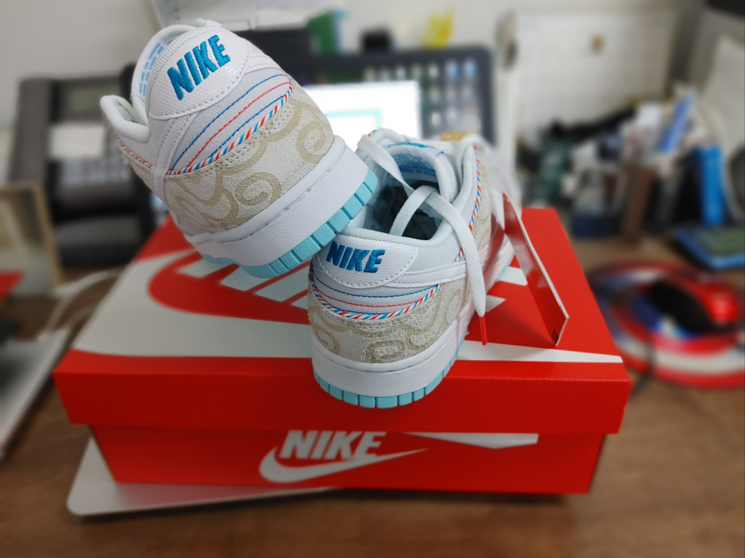 Nike Dunk Low Retro SE Barber Shop Grey 착용 스타일 - 2