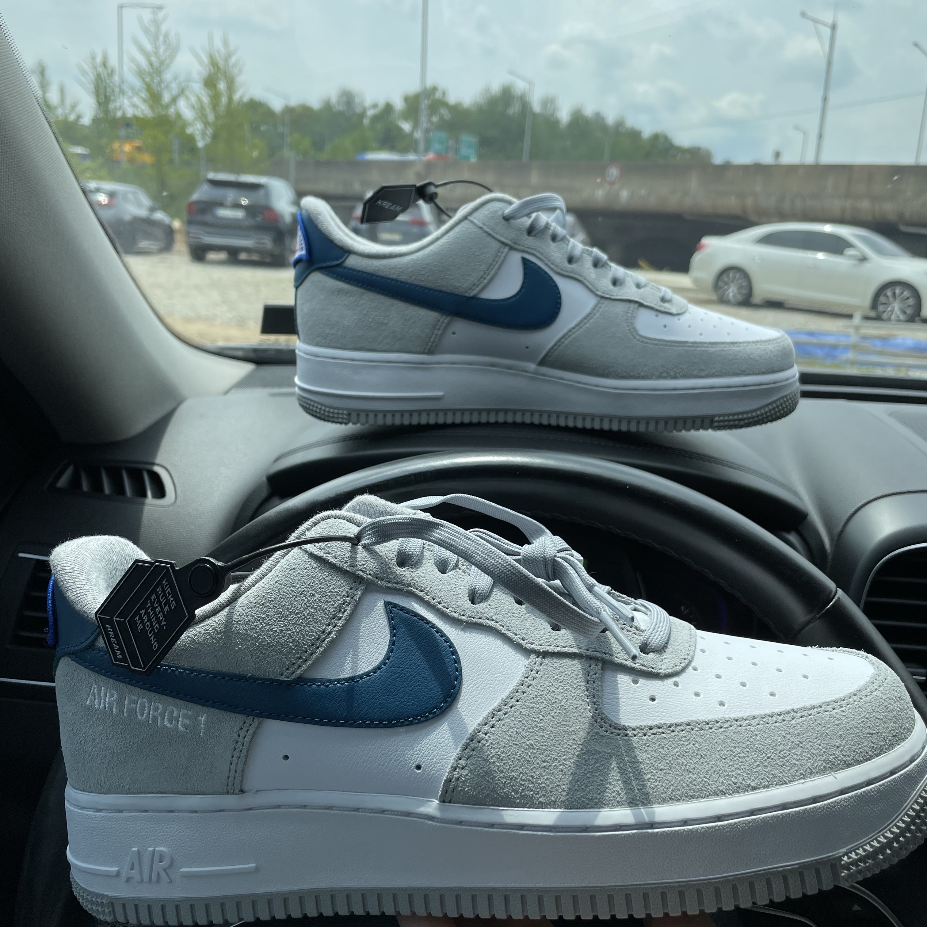 Nike Air Force 1 '07 LV8 Athletic Club Light Smoke Grey Marina 착용 스타일