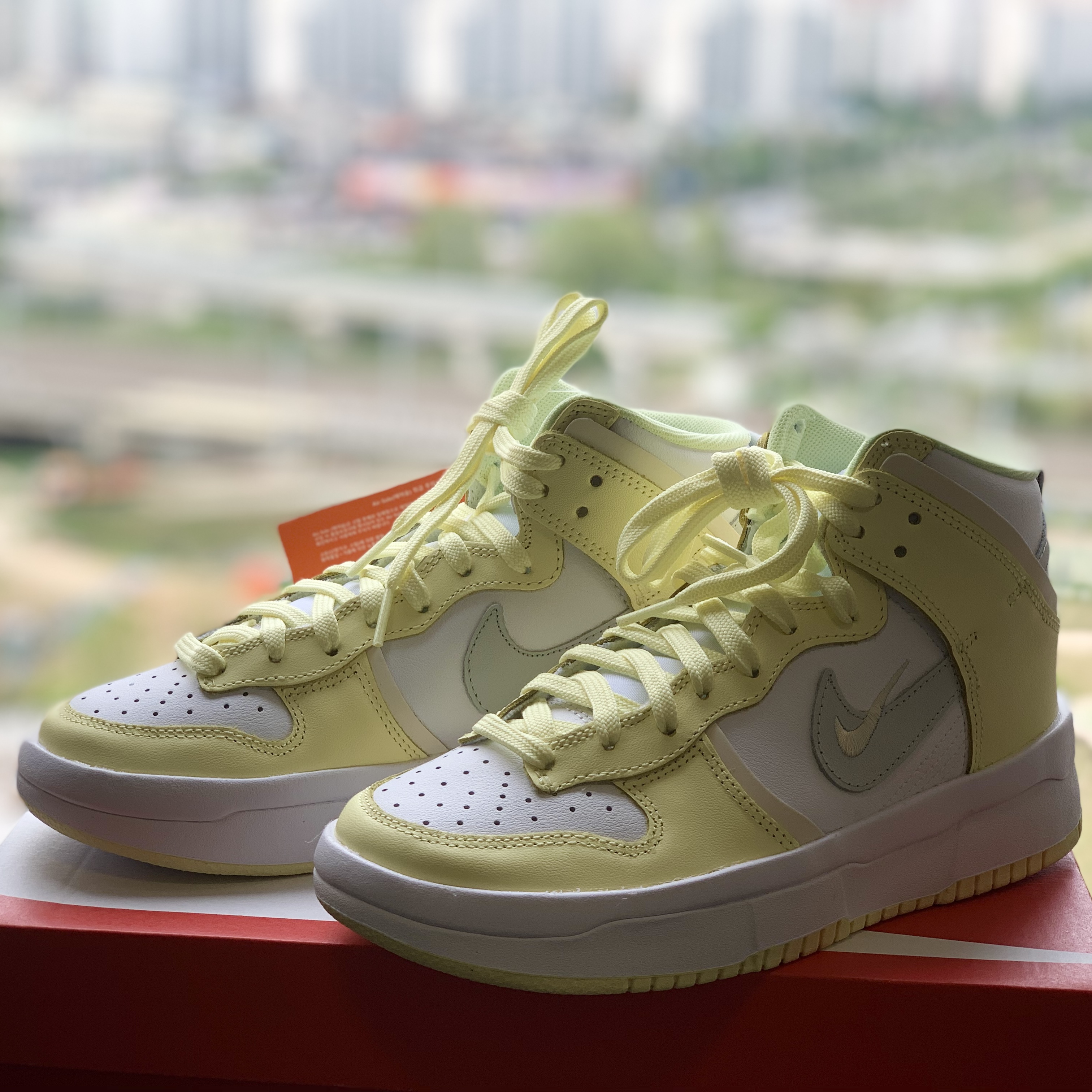 (W) Nike Dunk High Up Citron Tint 착용 스타일