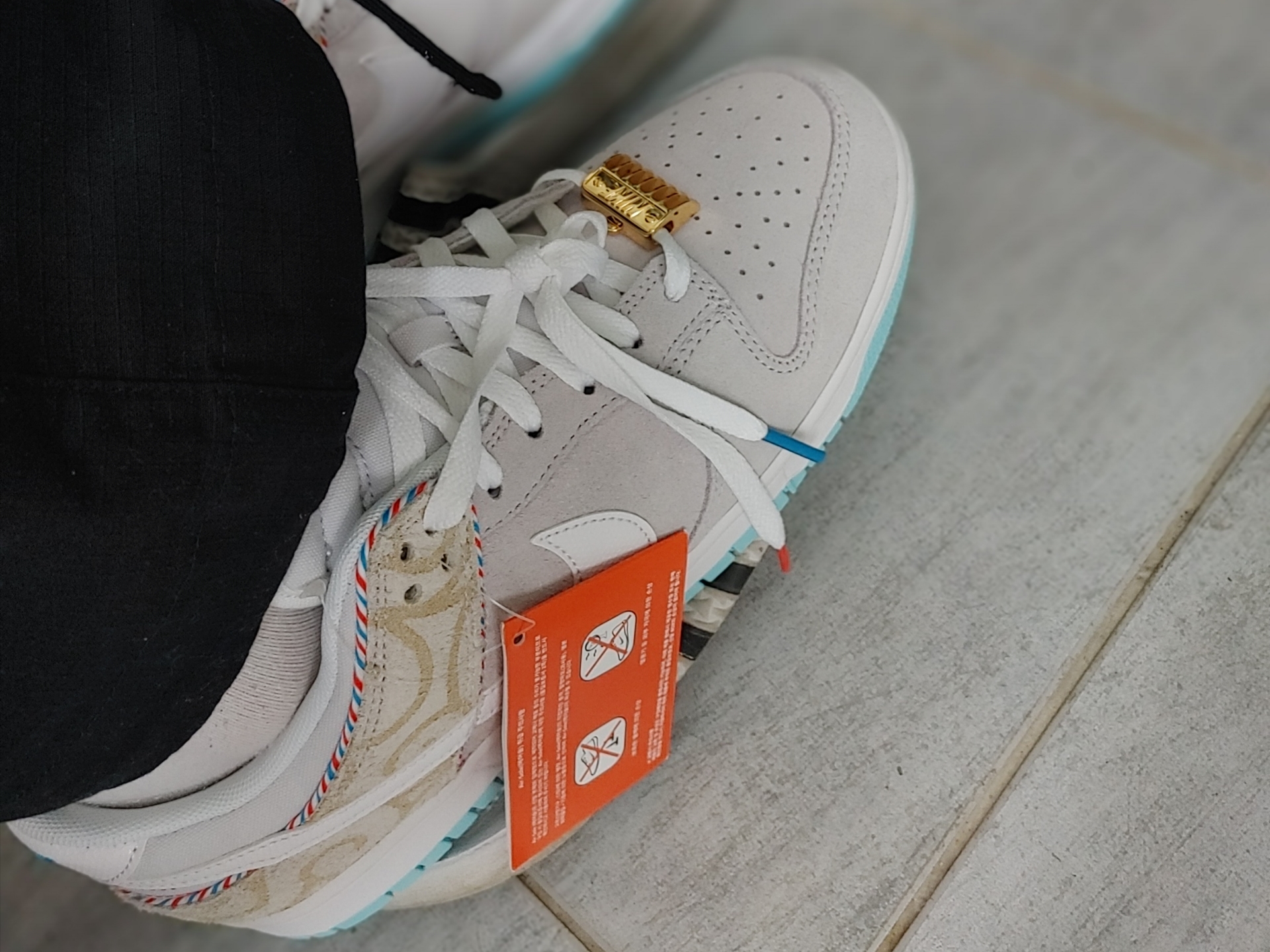 Nike Dunk Low Retro SE Barber Shop Grey 착용 스타일 - 4