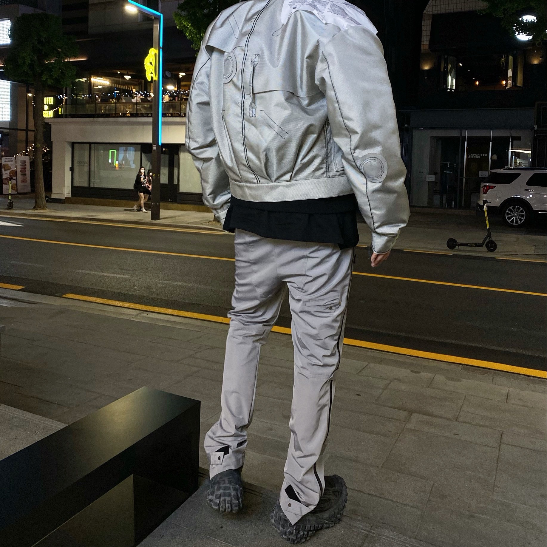 Balenciaga Defender Sneakers Black 착용 스타일