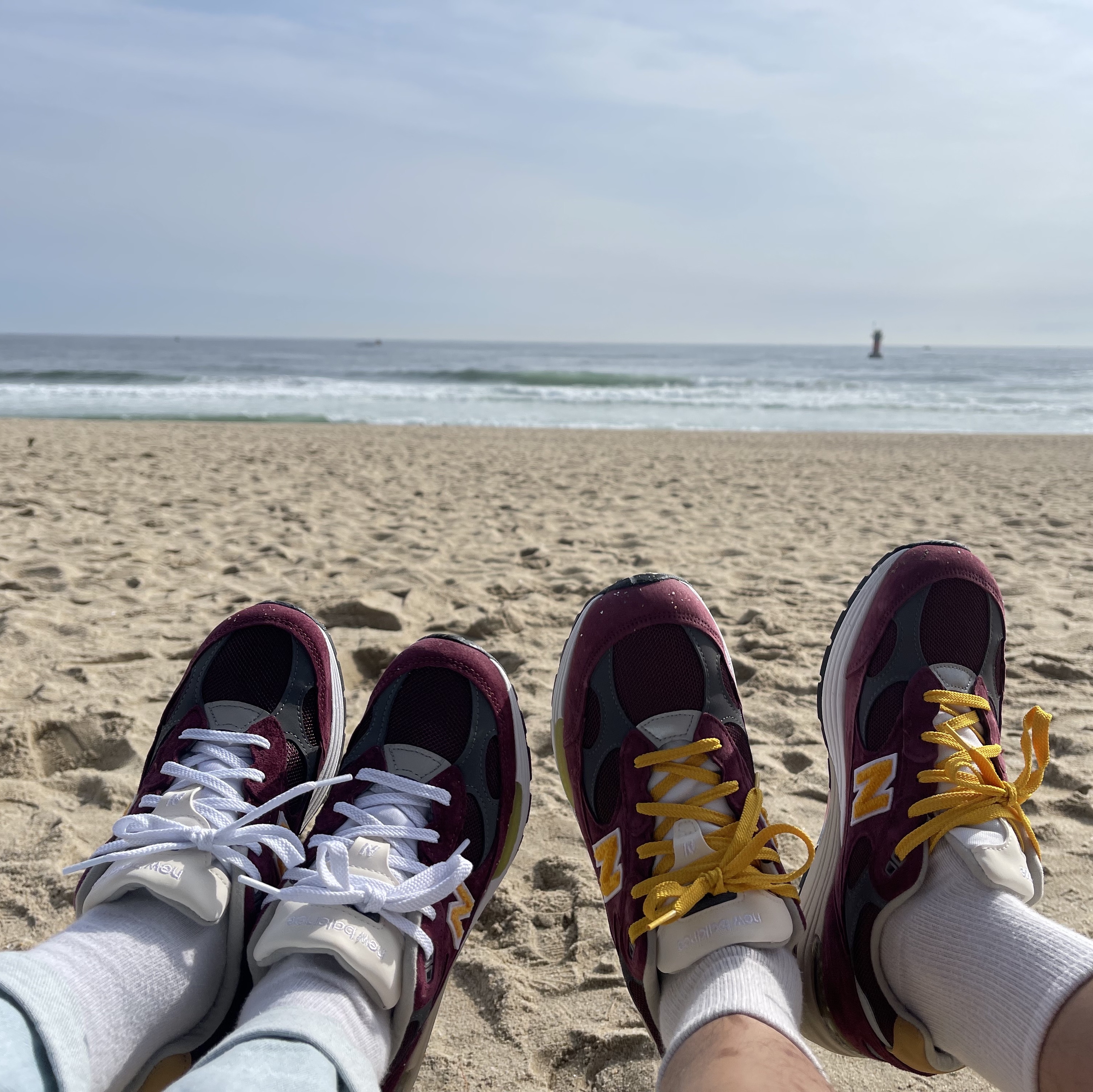 New Balance 992 Made in USA Burgundy Gold 착용 스타일