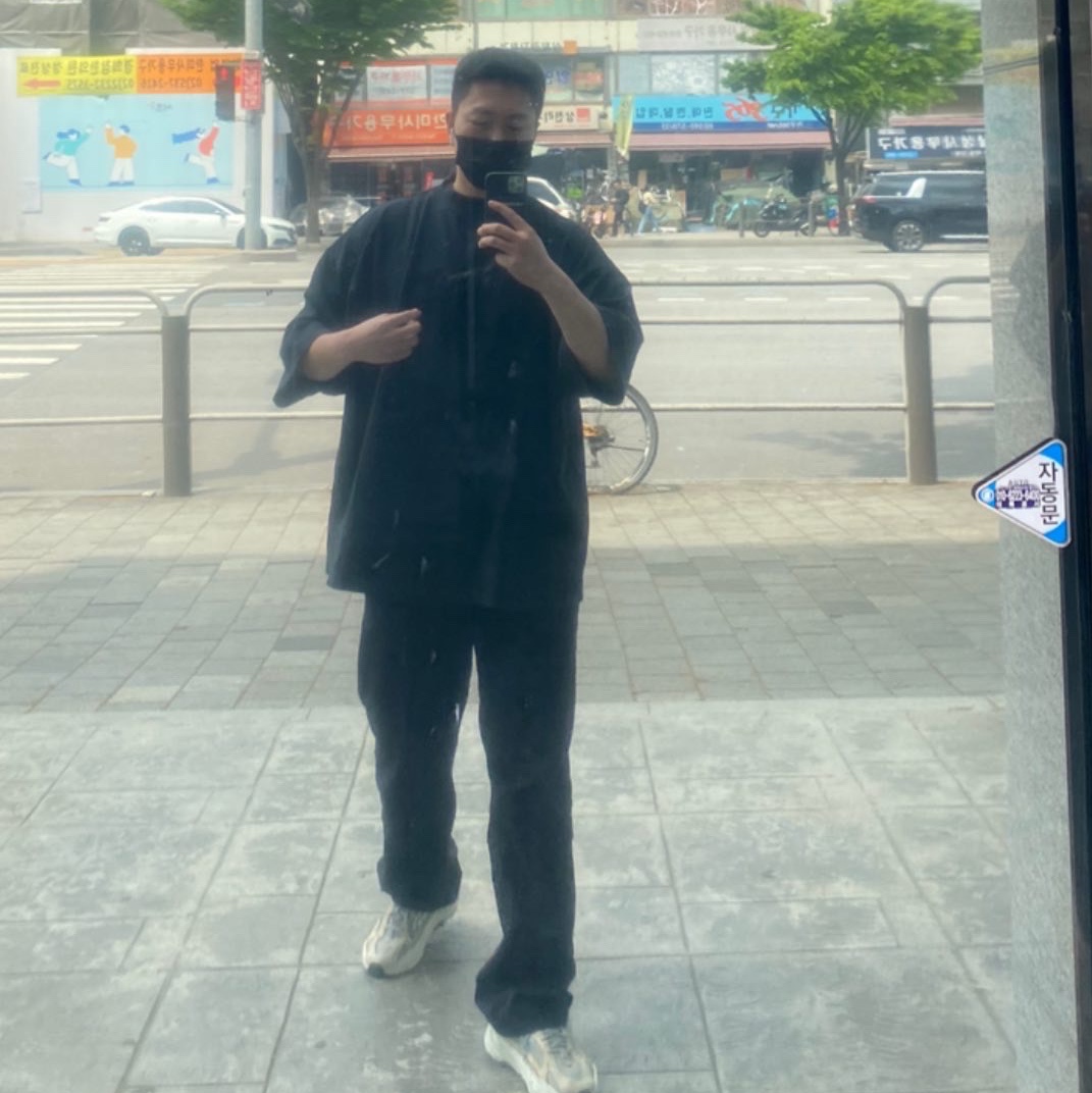 Yeezy Gap Engineered By Balenciaga Dove 3/4 Sleeve T-Shirt Washed Black, Adidas Yeezy Boost 700 V2 Cream 착용 스타일