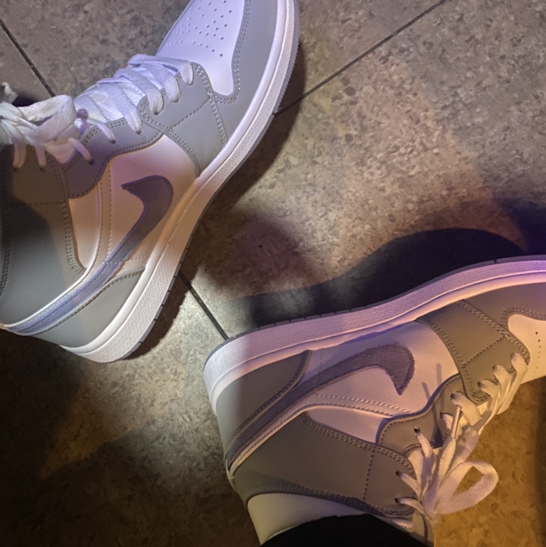(W) Jordan 1 Mid Wolf Grey 착용 스타일 - 1