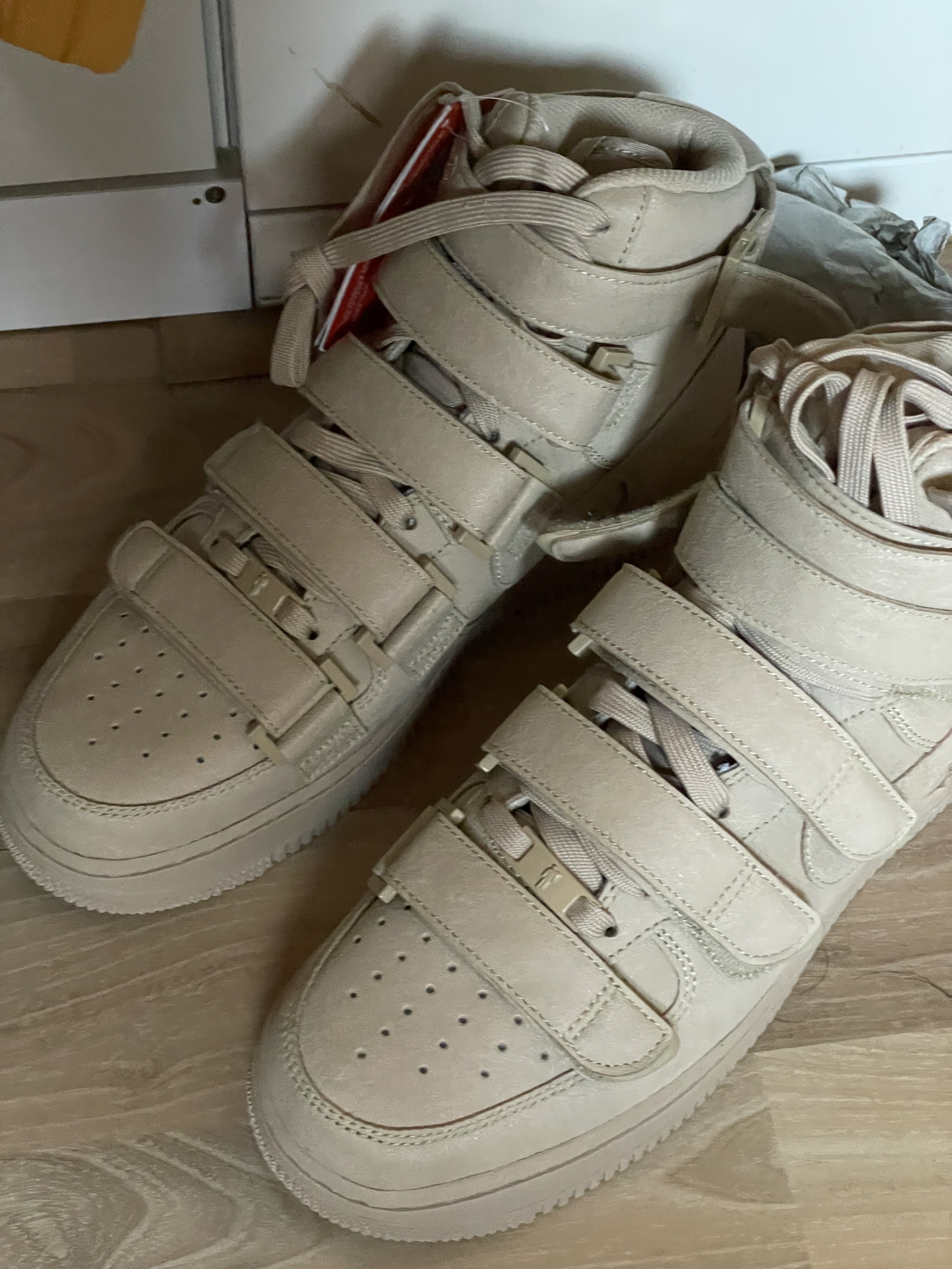 Nike x Billie Eilish Air Force 1 High '07 SP Mushroom 착용 스타일 - 2