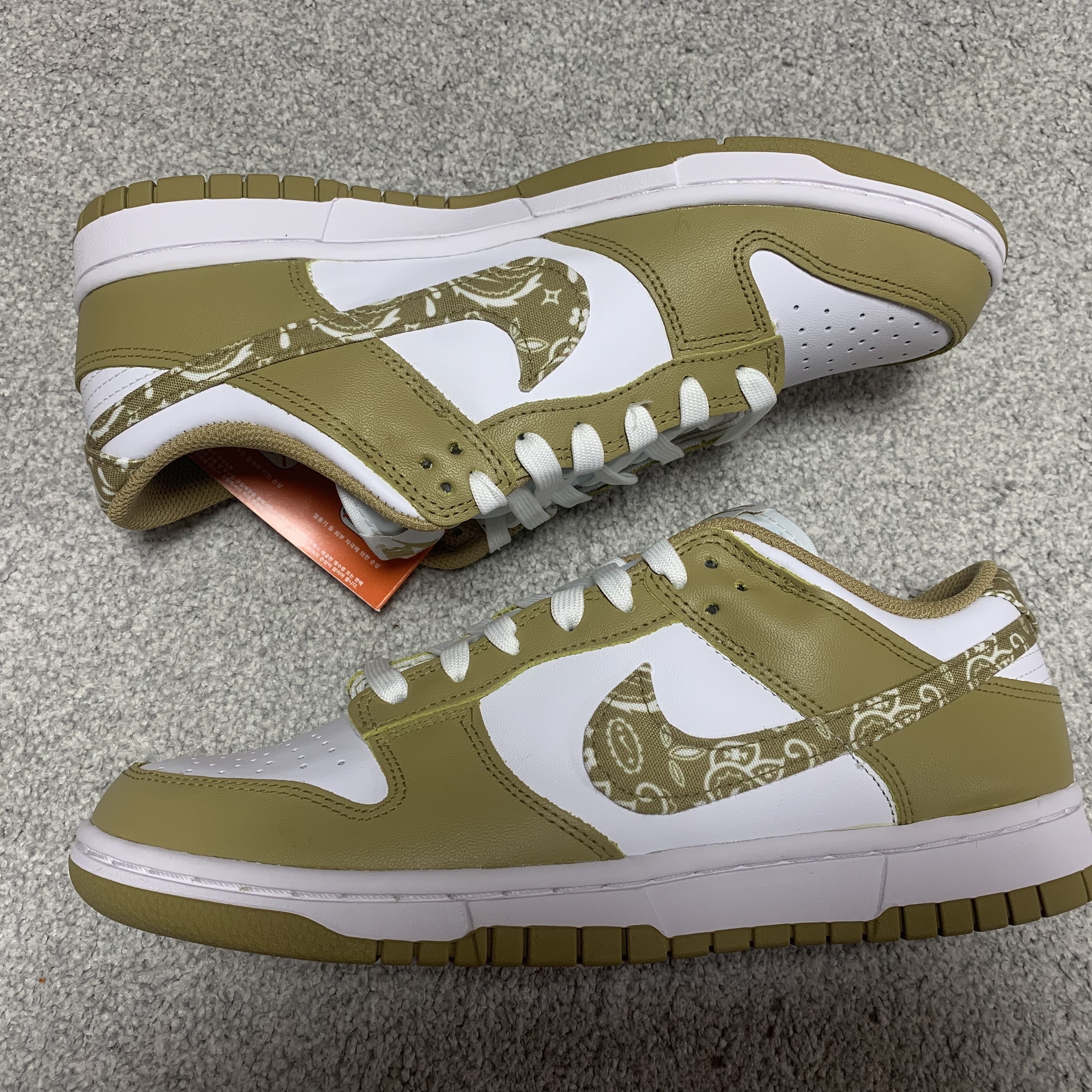 (W) Nike Dunk Low Essential Barley Paisley 착용 스타일