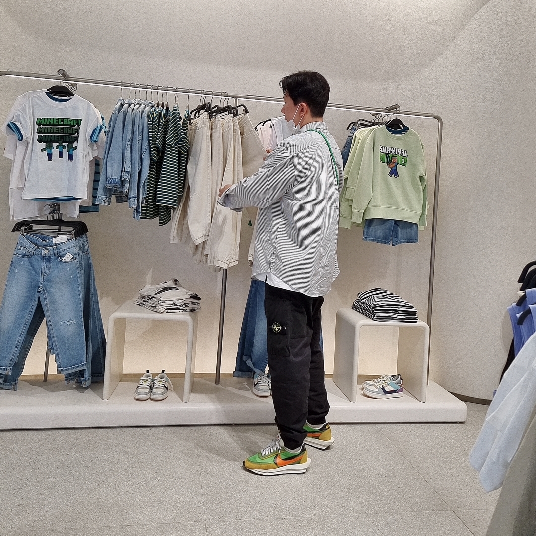 Nike x Sacai LDWaffle Green Multi, Bottega Veneta Mini Leather Loop Bag Parakeet 착용 스타일 - 2