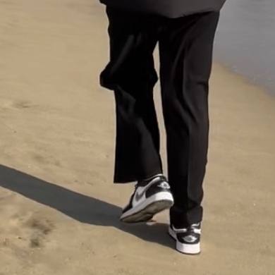 (GS) Jordan 1 Low Black Particle Grey 착용 스타일 - 2