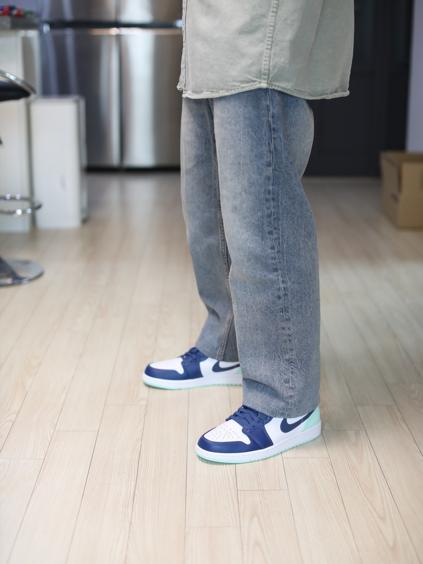 Jordan 1 Mid Blue Mint 착용 스타일 - 3