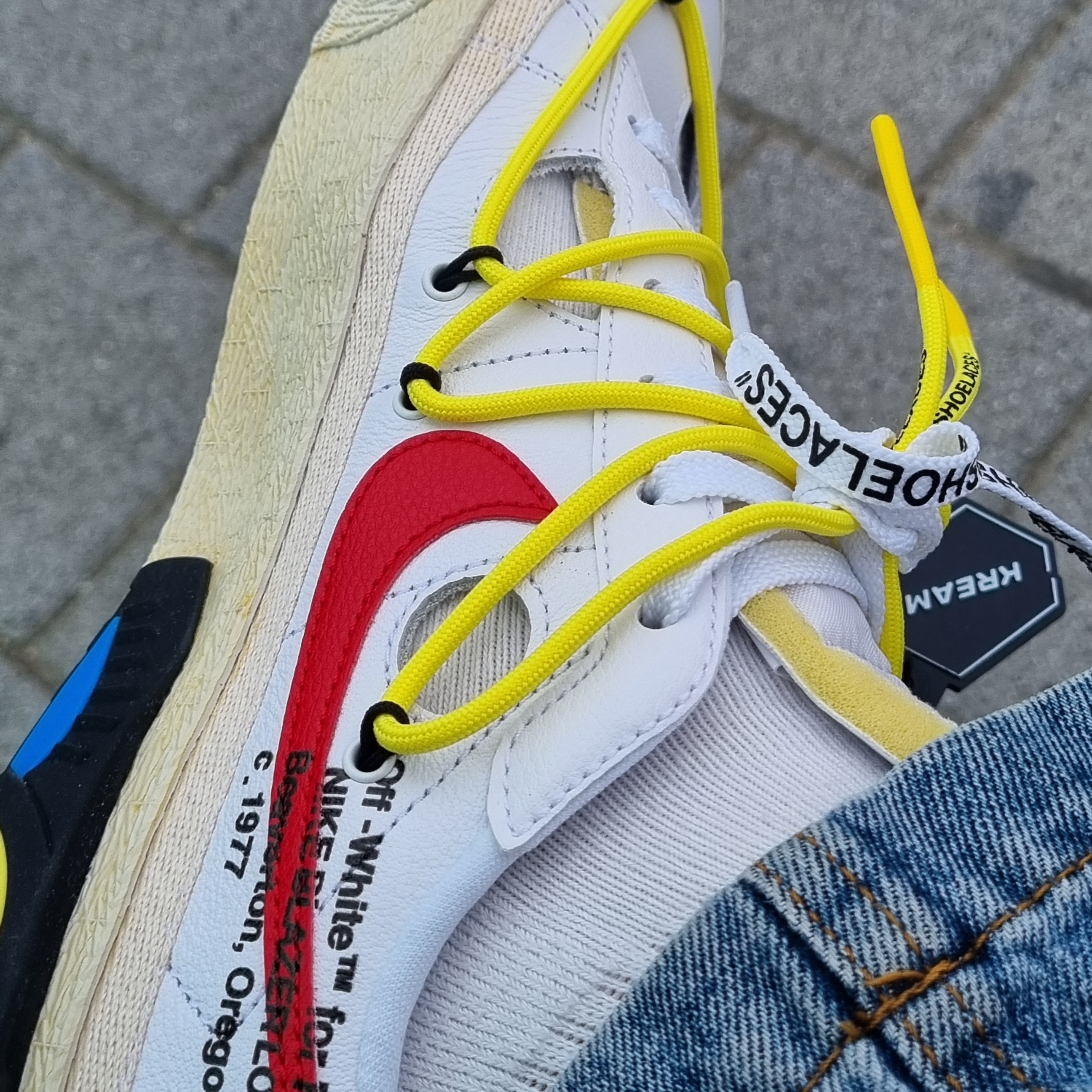 Nike x Off-White Blazer Low '77 White and University Red 착용 스타일