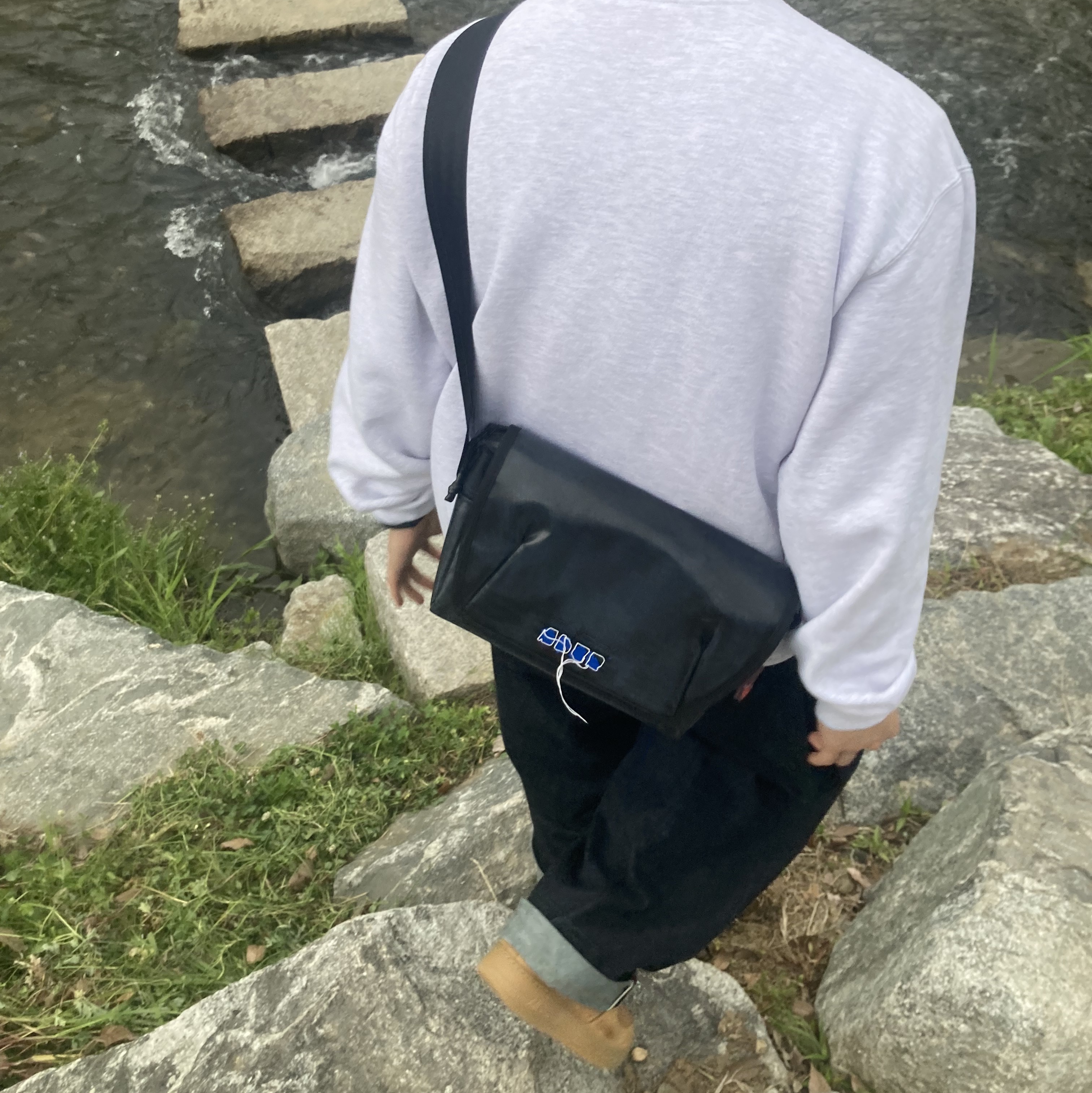 Nike x Supreme Air Force 1 Low Flax, Ader Error Trace Admore Crossbody Bag Black 착용 스타일 - 2