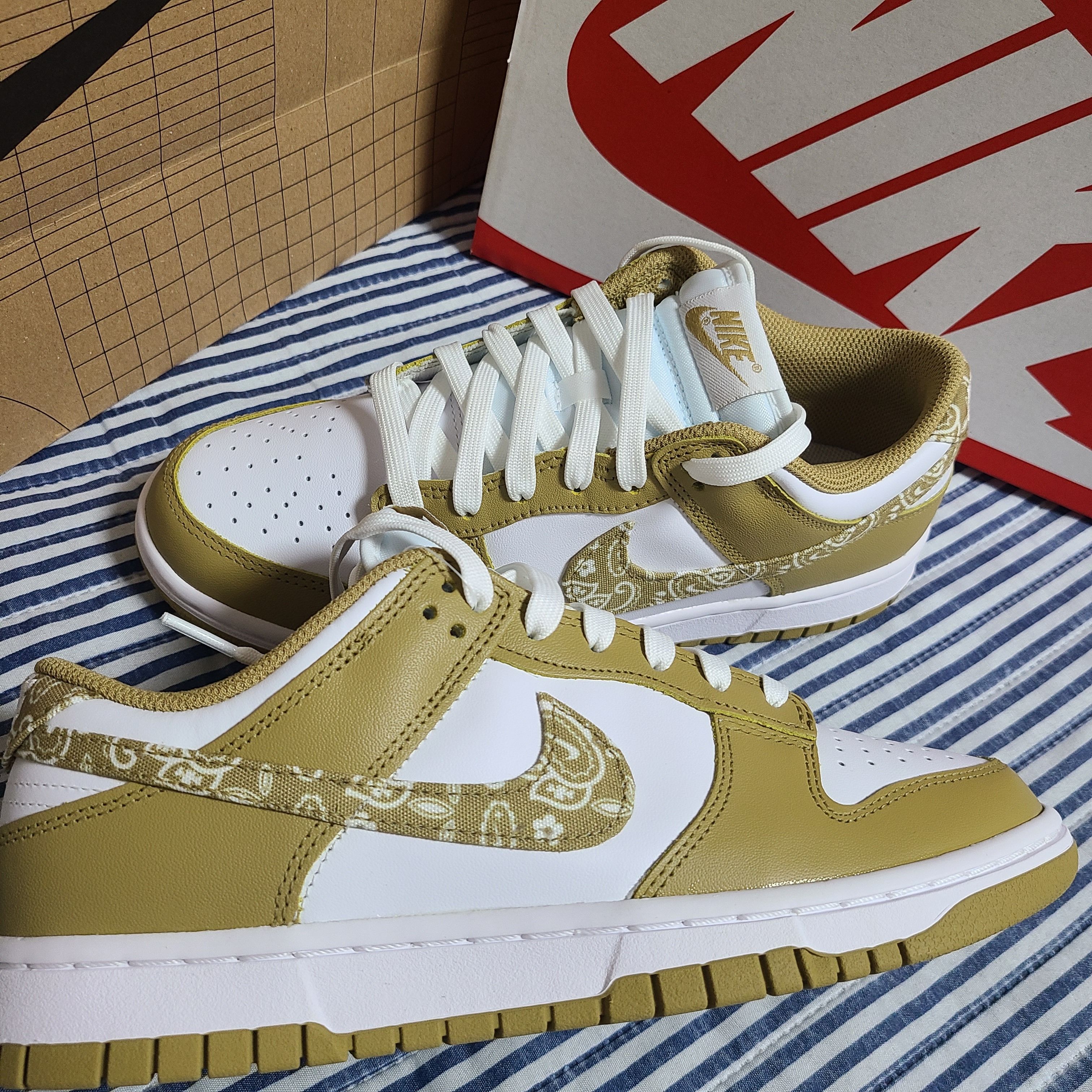 (W) Nike Dunk Low Essential Barley Paisley 착용 스타일 - 3