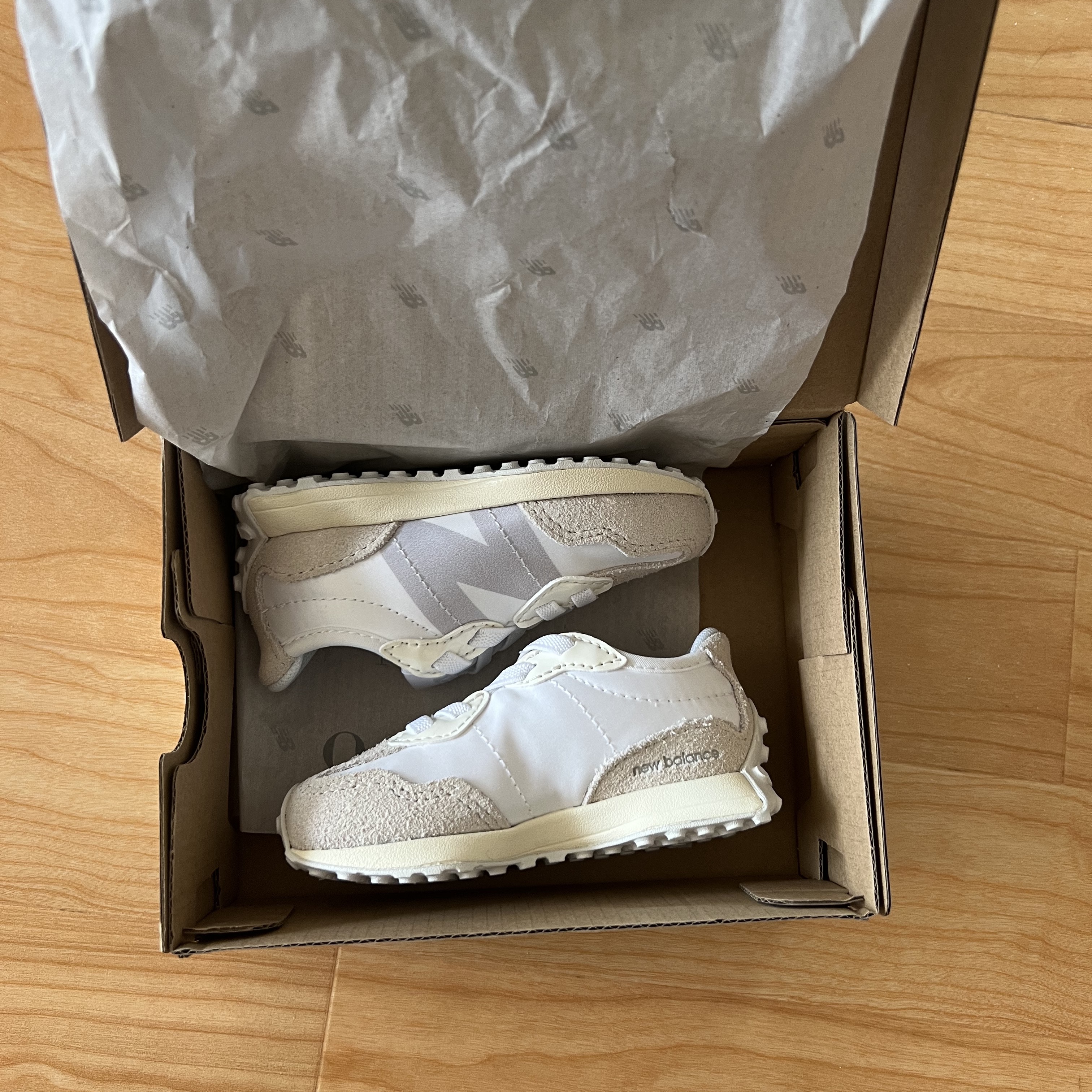 (TD) New Balance 327 Moonbeam - W Wide 착용 스타일 - 1