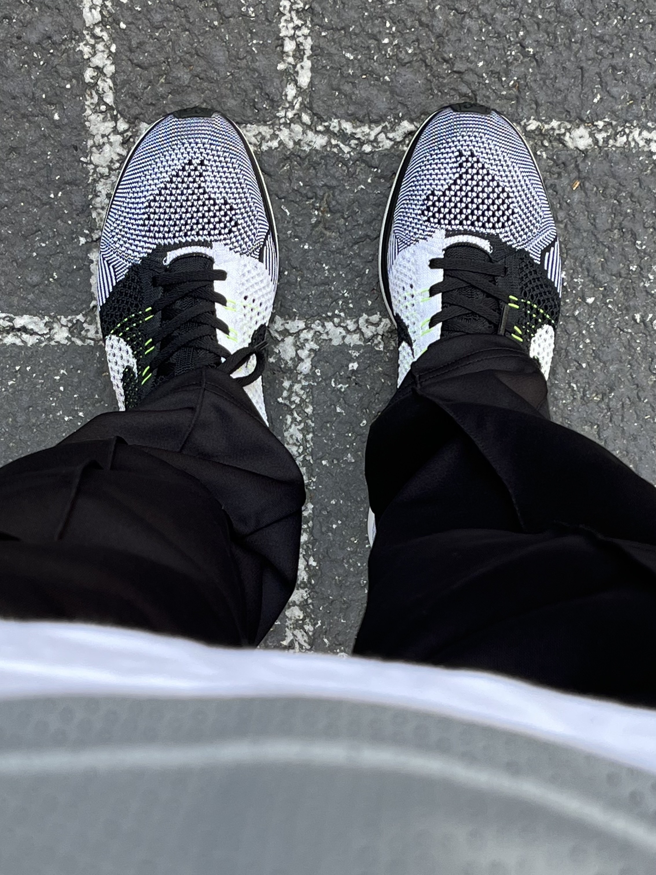 Nike Flyknit Racer Black White Volt, IAB Studio Track Pants Black 착용 스타일