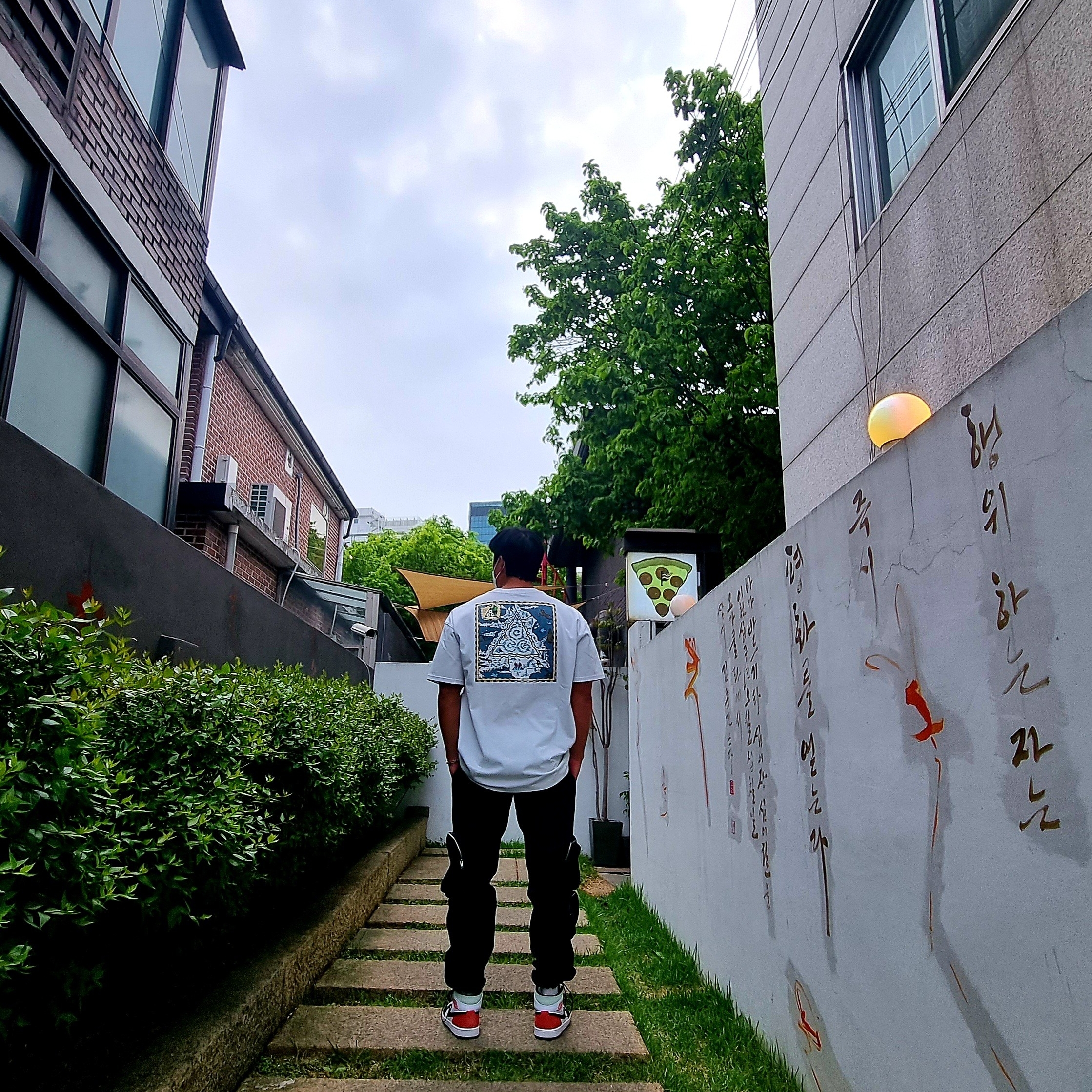 Nike ACG Iceland Map T-Shirt Summit White - US/EU 착용 스타일 - 1
