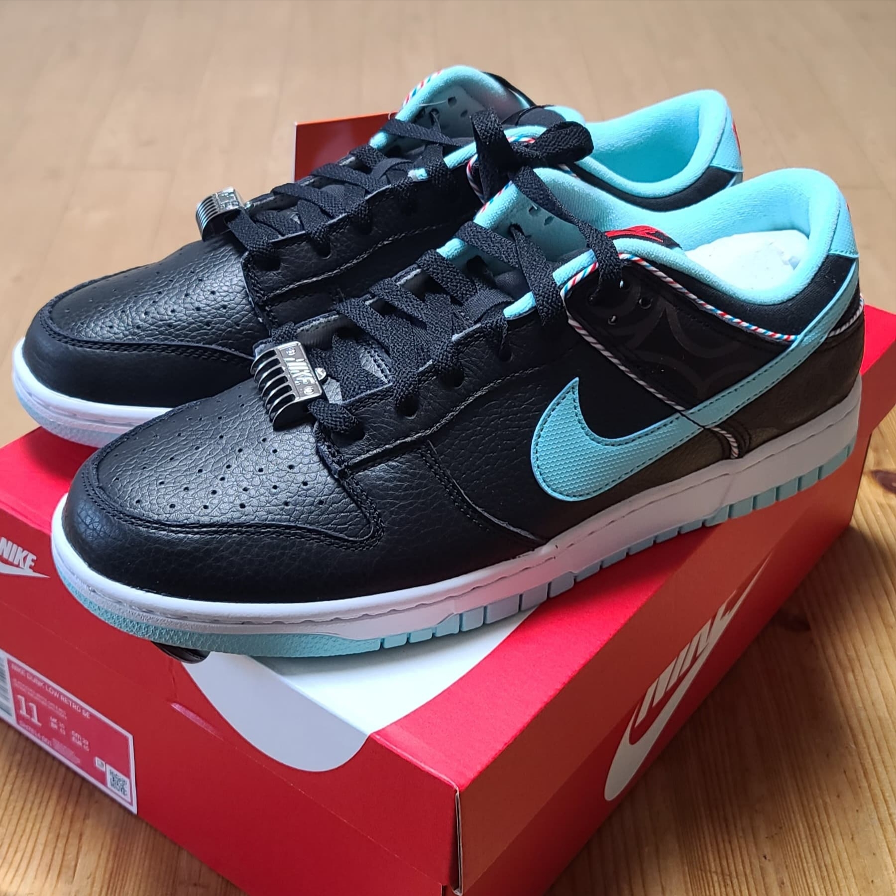 Nike Dunk Low Retro SE Barber Shop Black 착용 스타일
