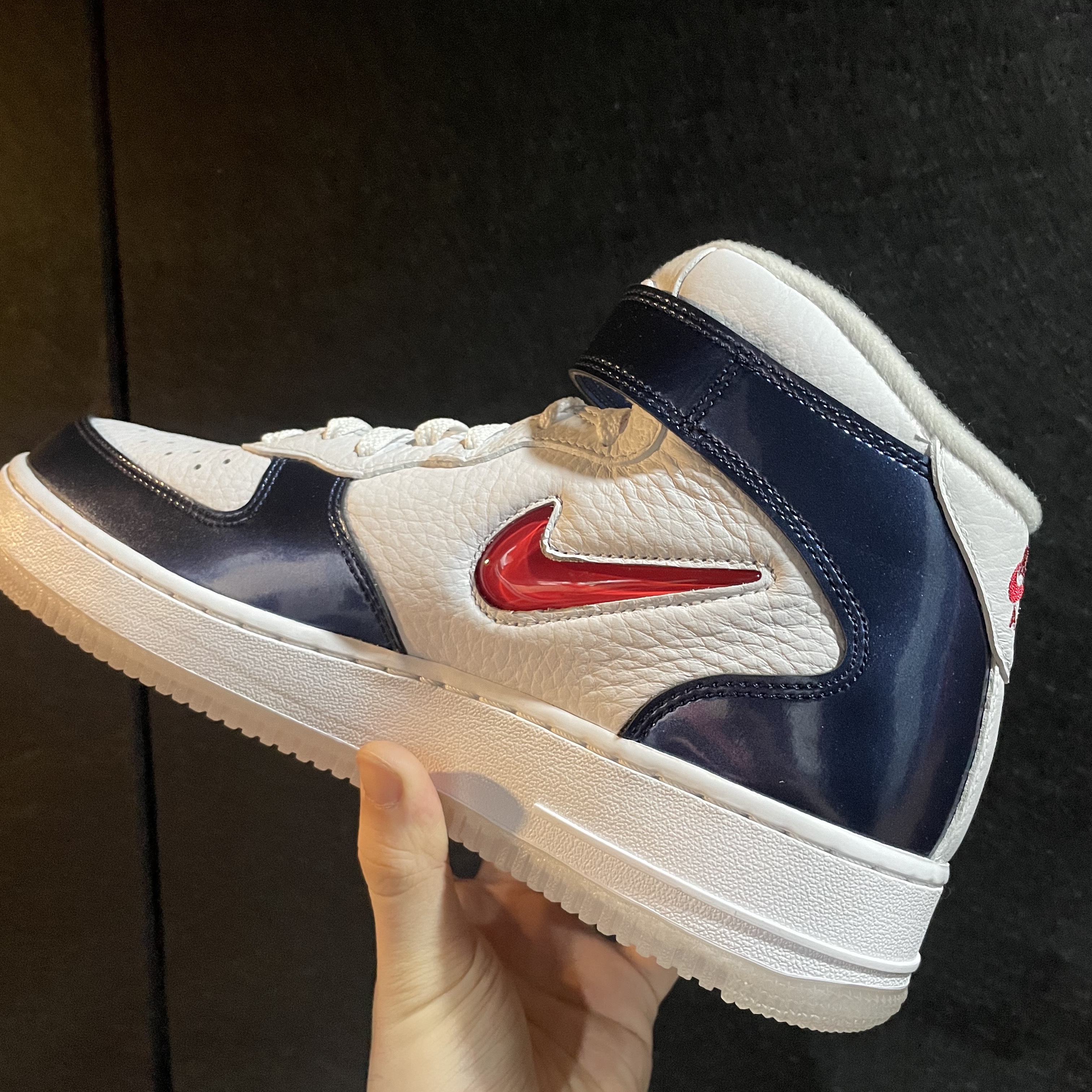 Nike Air Force 1 Mid QS University Red and Midnight Navy 착용 스타일