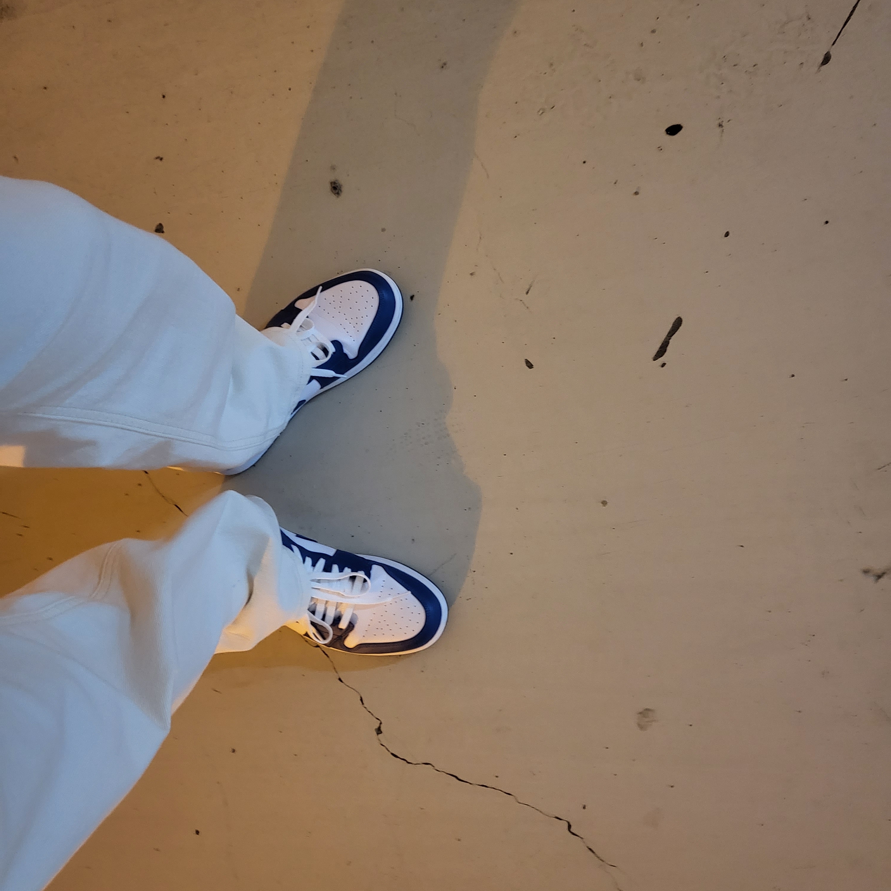 (W) Jordan 1 Low White Dark Marina Blue 착용 스타일 - 1