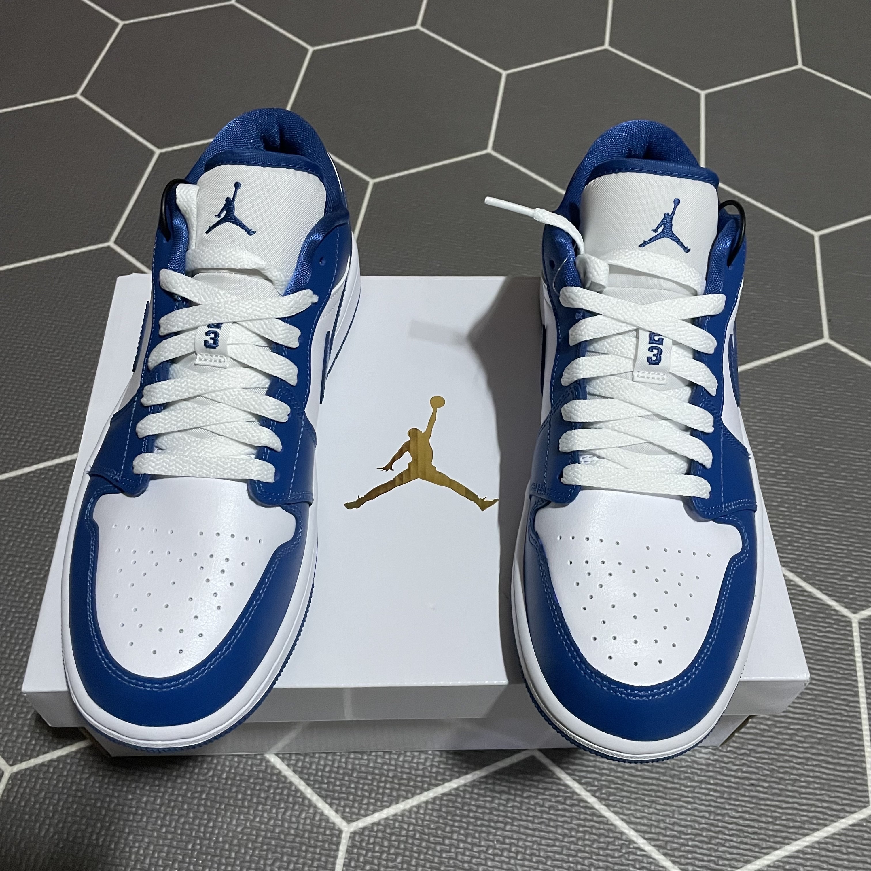 (W) Jordan 1 Low White Dark Marina Blue 착용 스타일 - 2