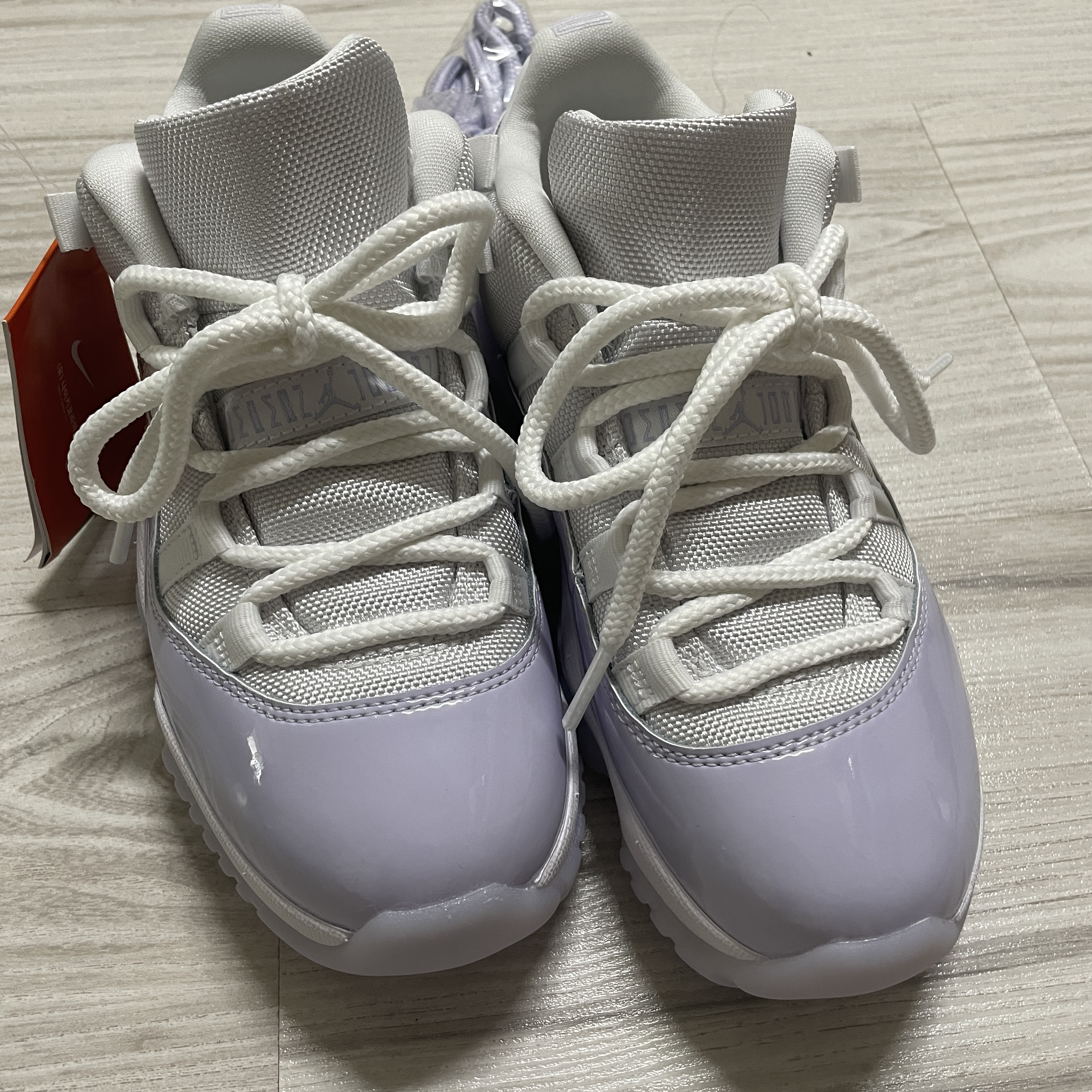 (W) Jordan 11 Retro Low Pure Violet 착용 스타일 - 2