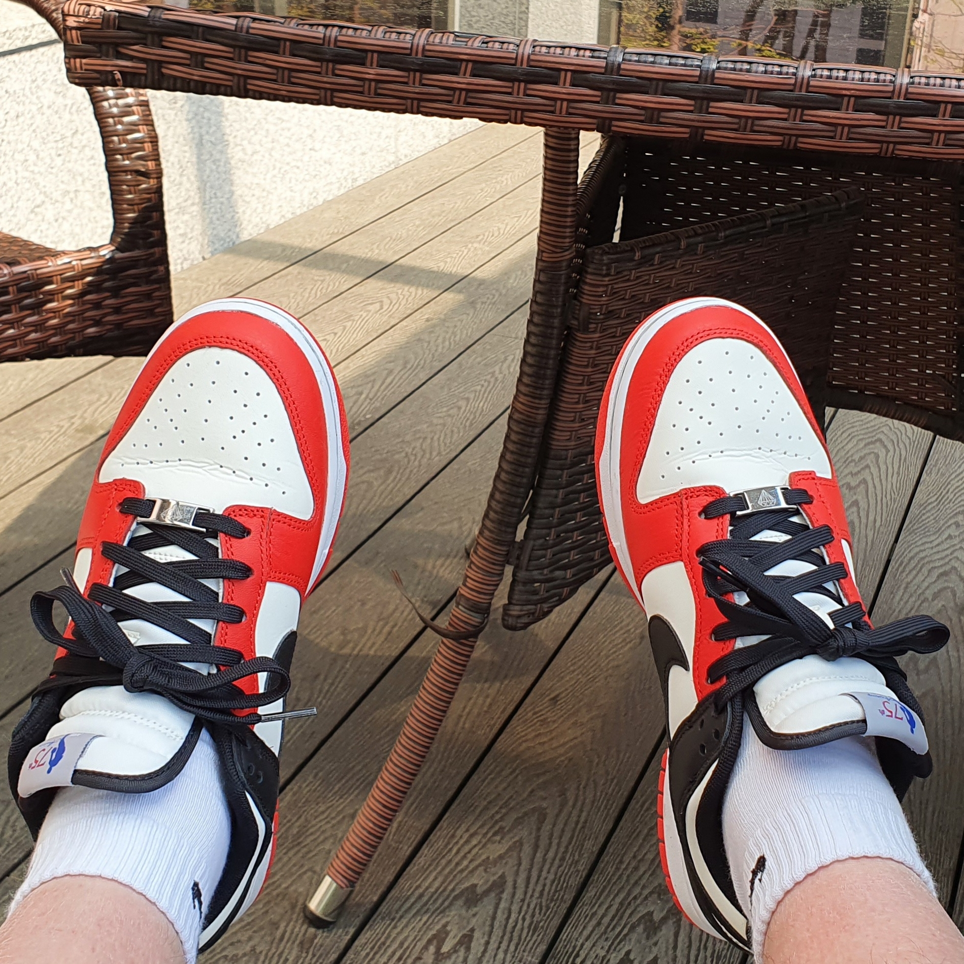 Nike x NBA Dunk Low Retro EMB Black and Chile Red 착용 스타일