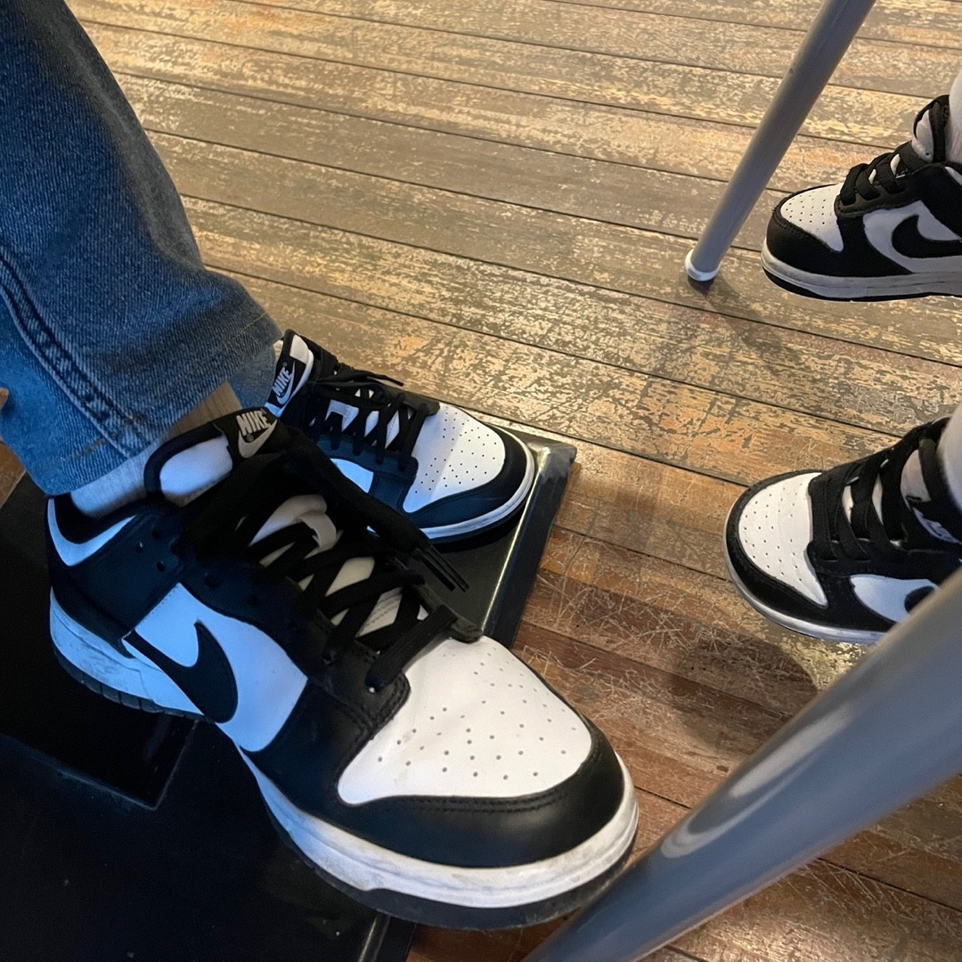 Nike Dunk Low Retro Black, Stussy Sound of Summer T-Shirt White 착용 스타일 - 2