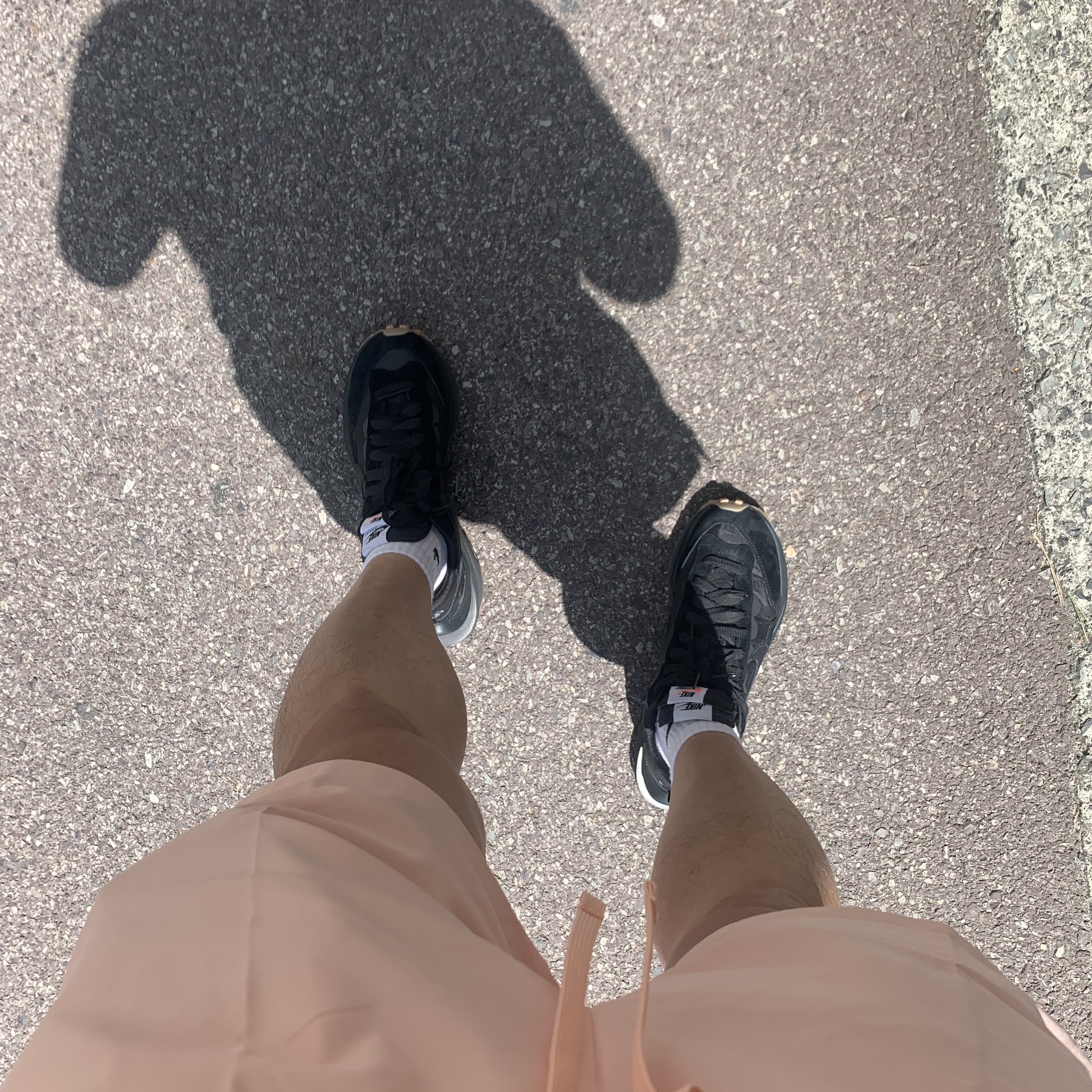Nike x Sacai VaporWaffle Black and Gum 착용 스타일