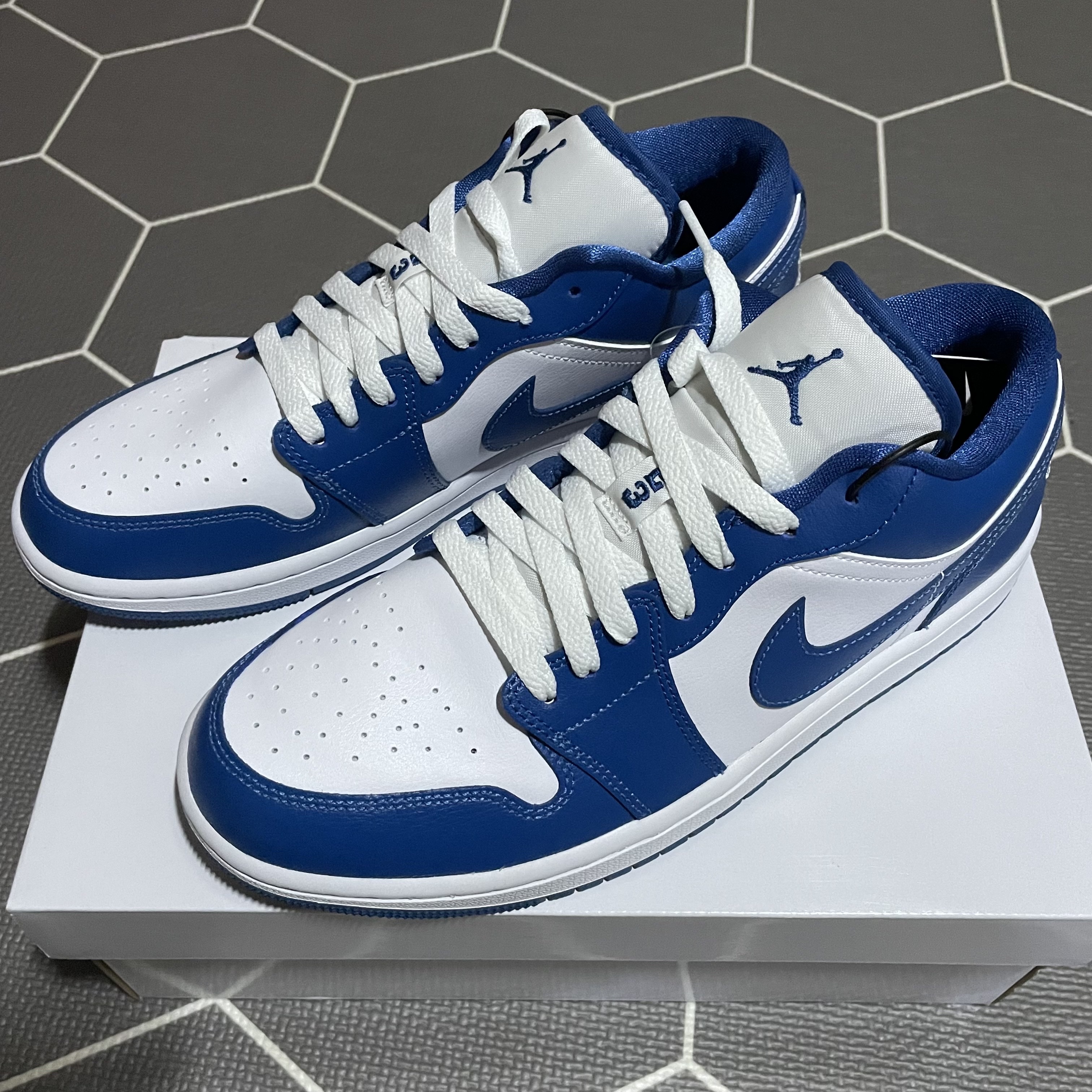 (W) Jordan 1 Low White Dark Marina Blue 착용 스타일 - 3