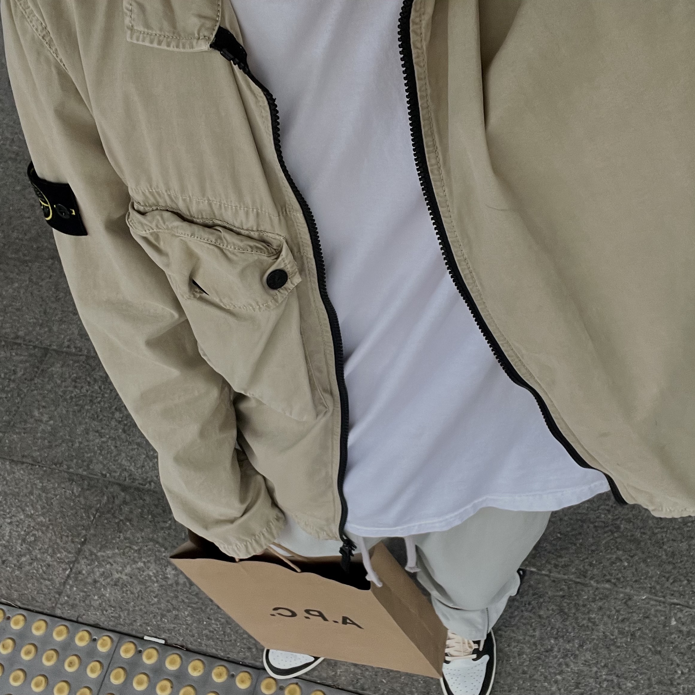 Stone Island 117WN T.CO+OLD Overshirt Sand - 21SS, Jordan 1 x Travis Scott x Fragment Retro Low OG SP Military Blue 착용 스타일 - 1