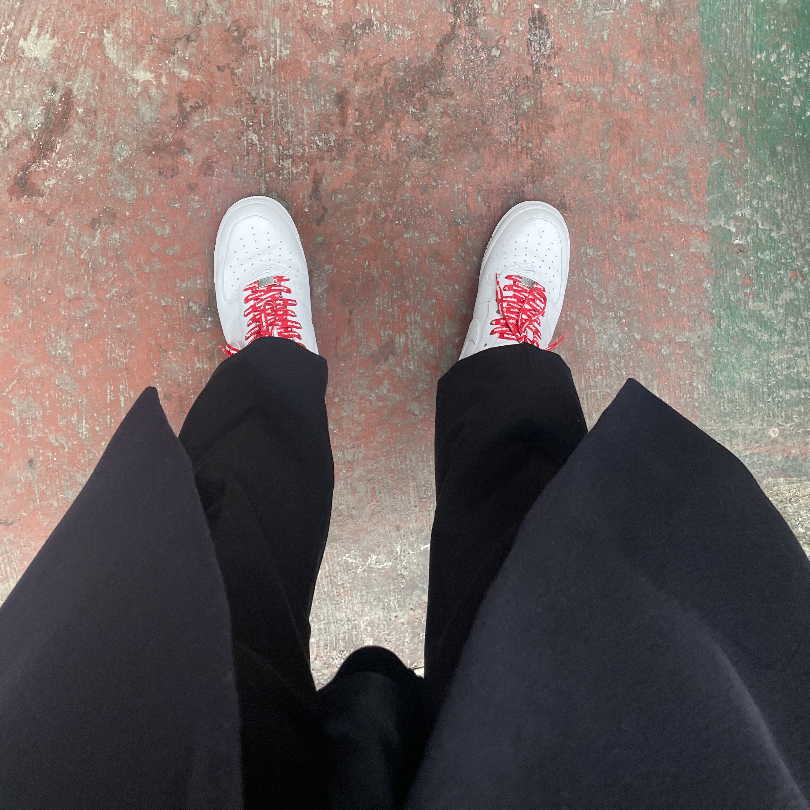 Nike x Supreme Air Force 1 Low White 착용 스타일
