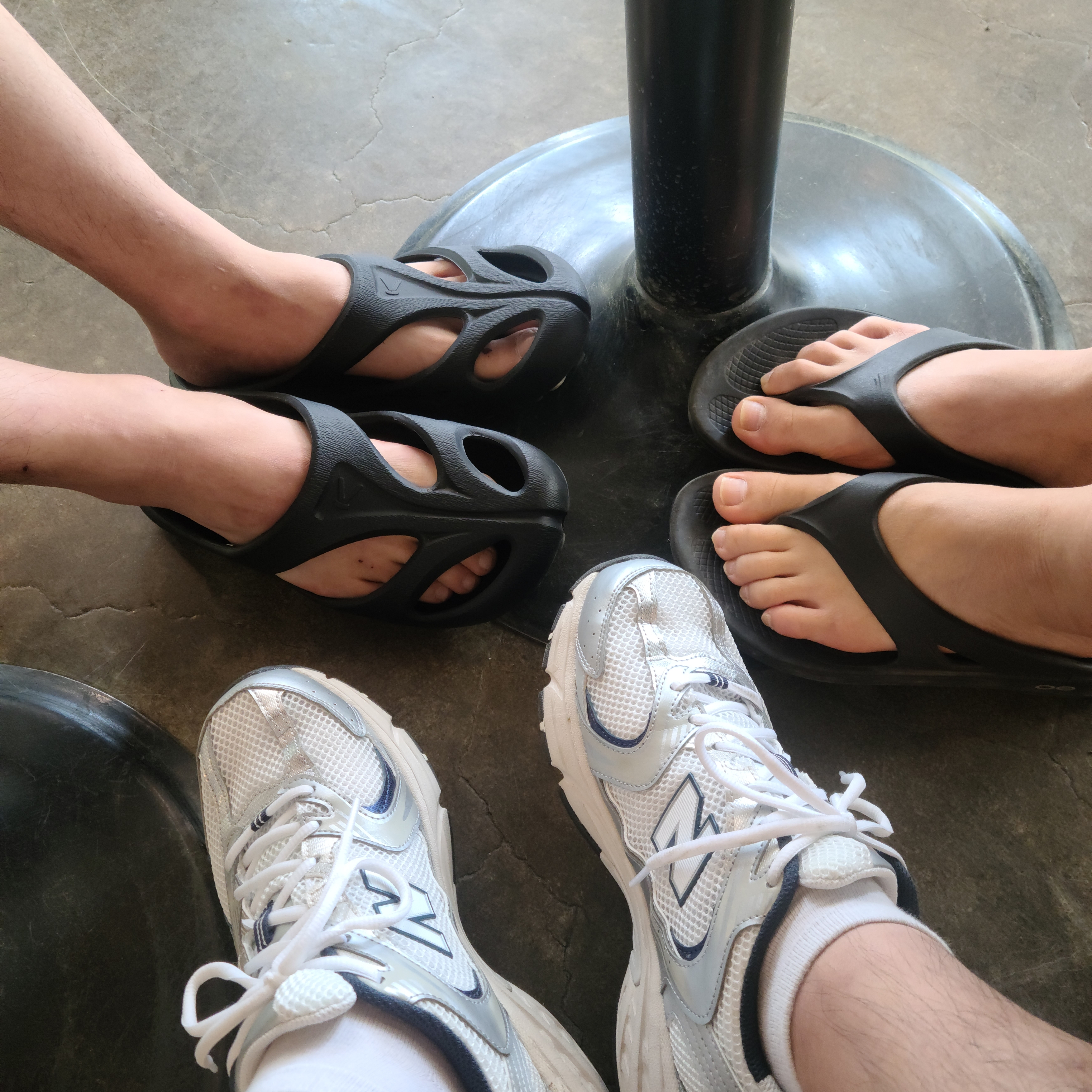 New Balance 530 Steel Grey, Oofos OOriginal Black 착용 스타일